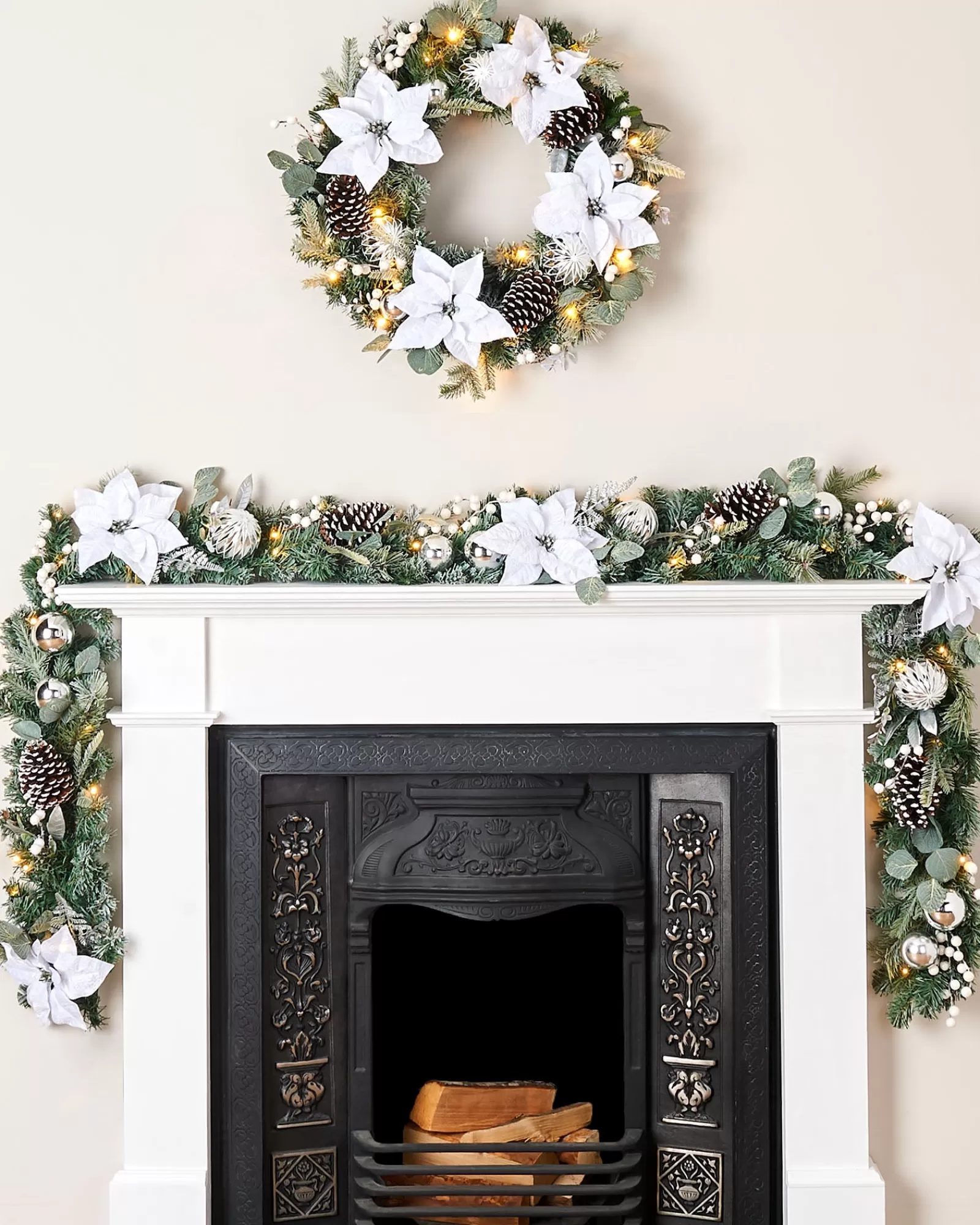 WeRChristmas Decorated Wreaths | Pre Lit Wreaths^Pre-Lit Decorated Frosted Wreath, White/Silver, 60 Cm