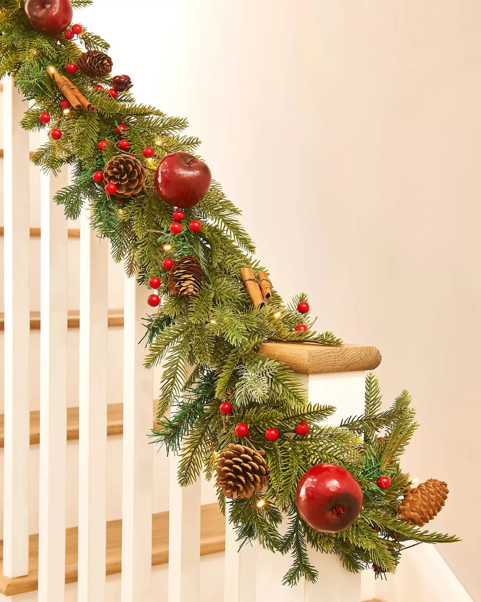 WeRChristmas Decorated Garlands | Pre Lit Garlands^Pre-Lit Decorated Garland, Apples & Cinnamon Sticks, 9 Ft