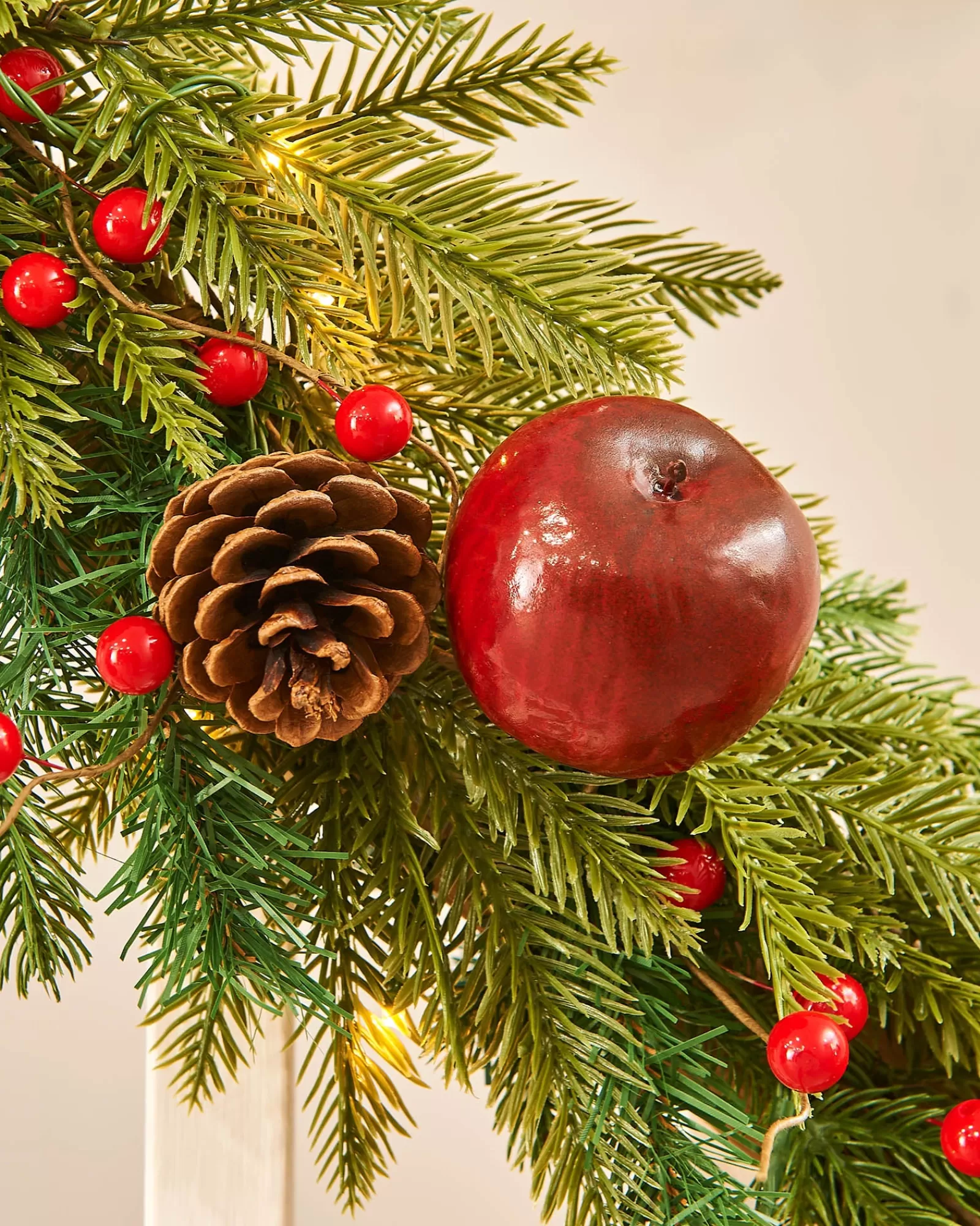 WeRChristmas Decorated Garlands | Pre Lit Garlands^Pre-Lit Decorated Garland, Apples & Cinnamon Sticks, 9 Ft