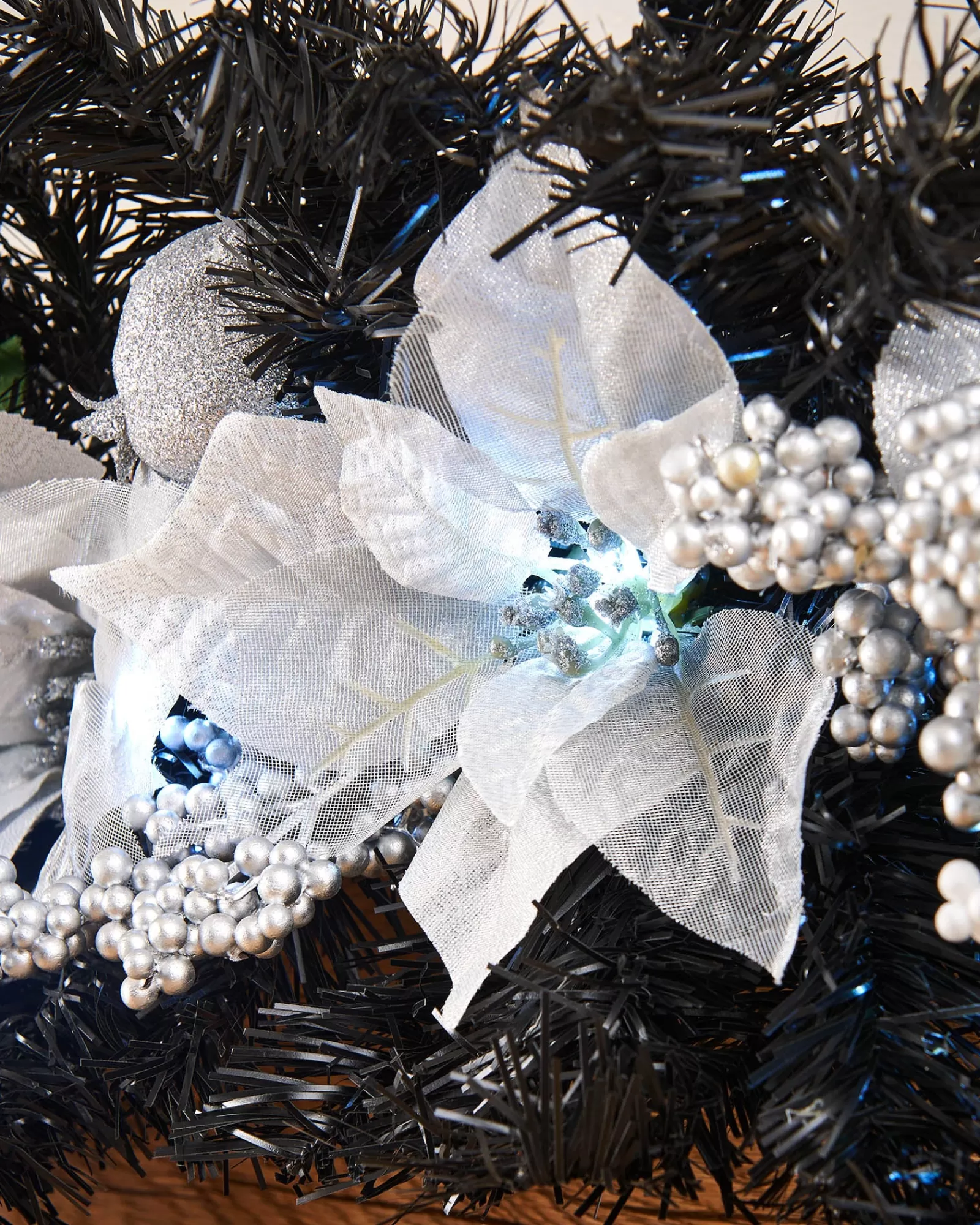 WeRChristmas Decorated Garlands | Pre Lit Garlands^Pre-Lit Decorated Garland Arch, Black/Silver, 3 Ft