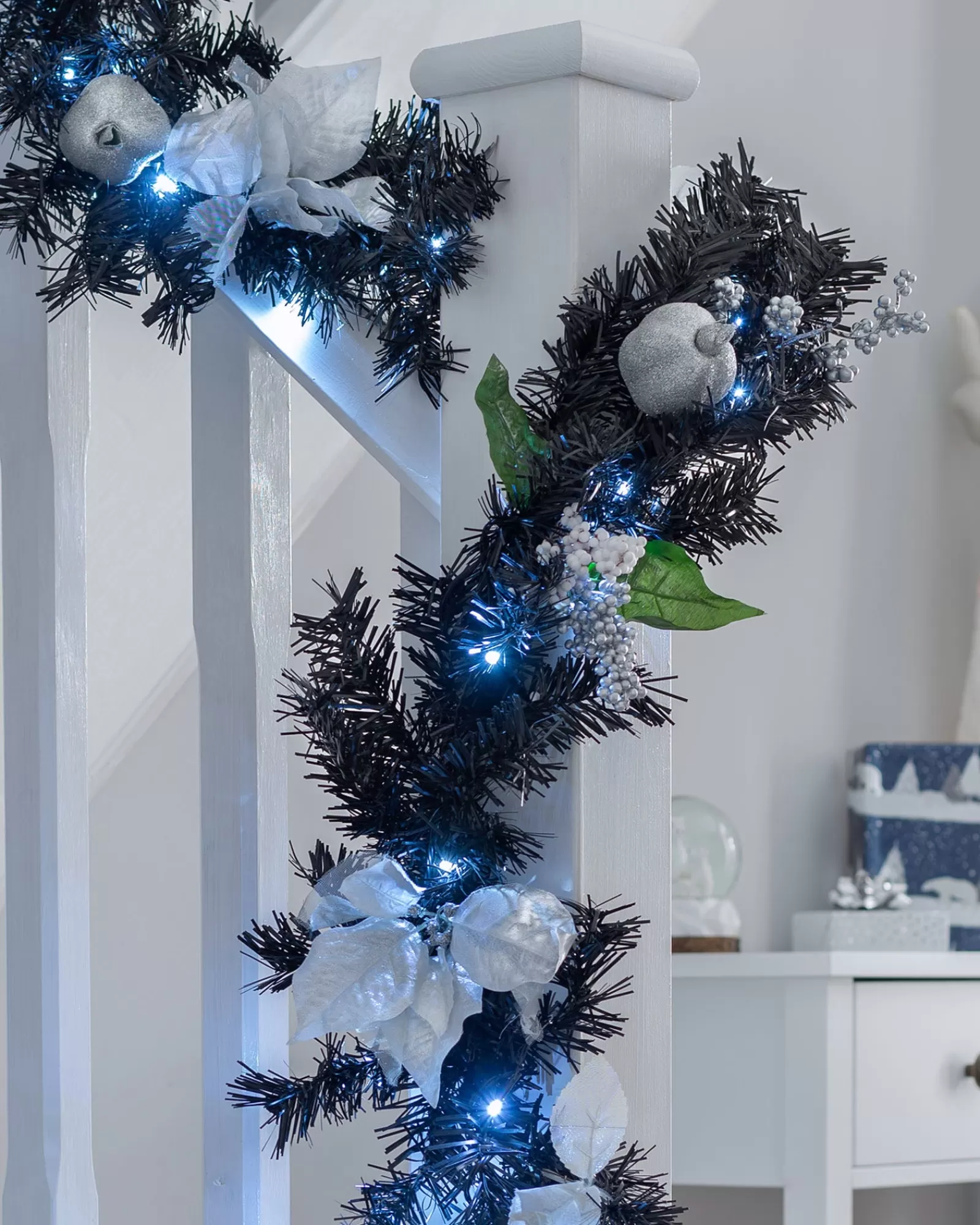 WeRChristmas Decorated Garlands | Pre Lit Garlands^Pre-Lit Decorated Garland, Black/Silver, 9 Ft