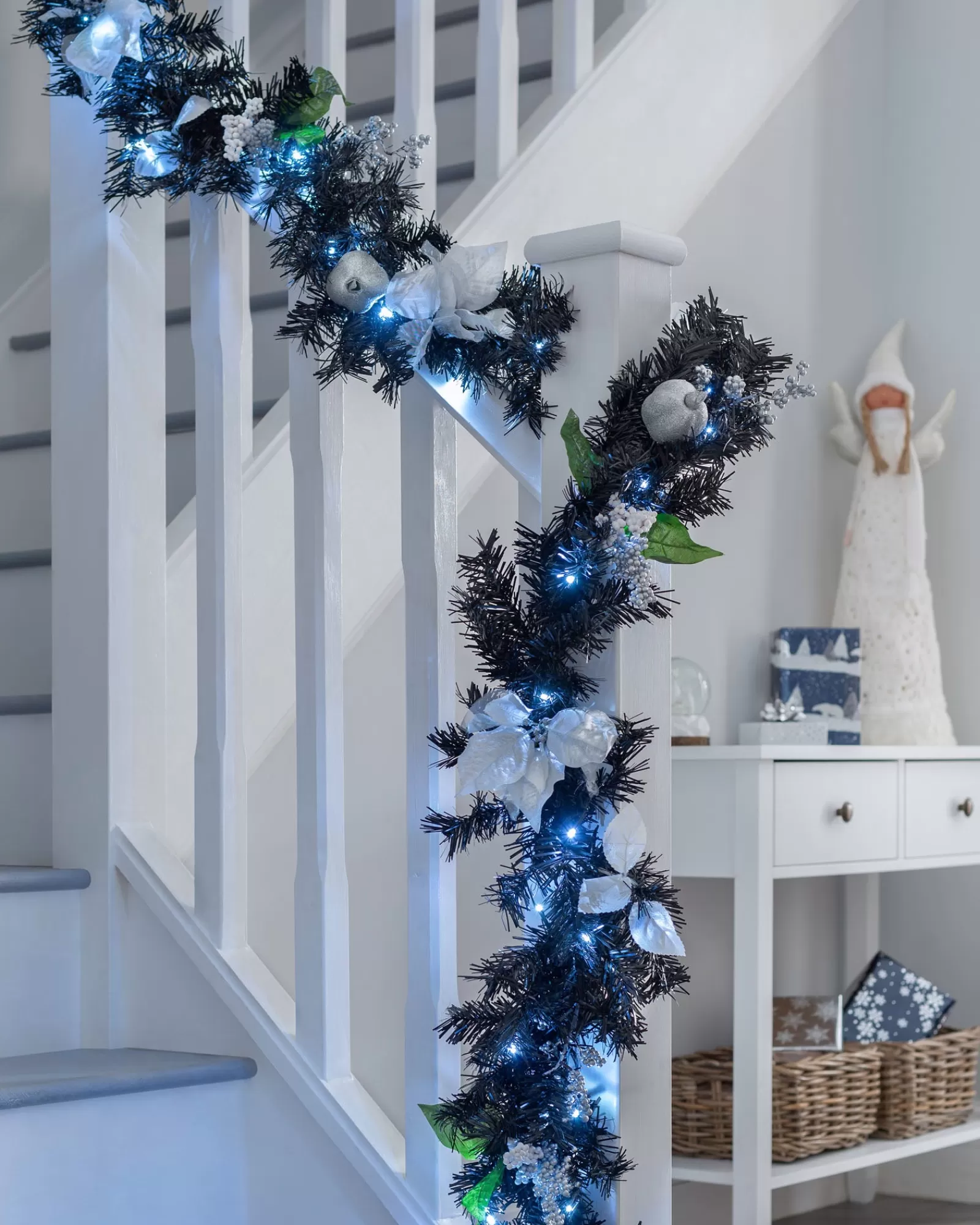 WeRChristmas Decorated Garlands | Pre Lit Garlands^Pre-Lit Decorated Garland, Black/Silver, 9 Ft