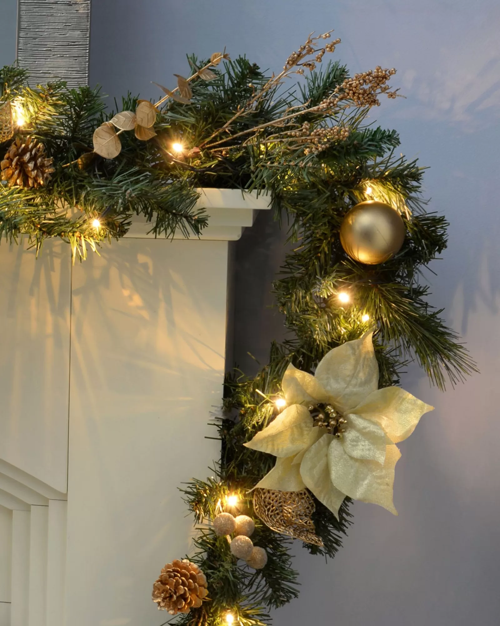 WeRChristmas Decorated Garlands | Pre Lit Garlands^Pre-Lit Decorated Garland, Cream/Gold, 9 Ft