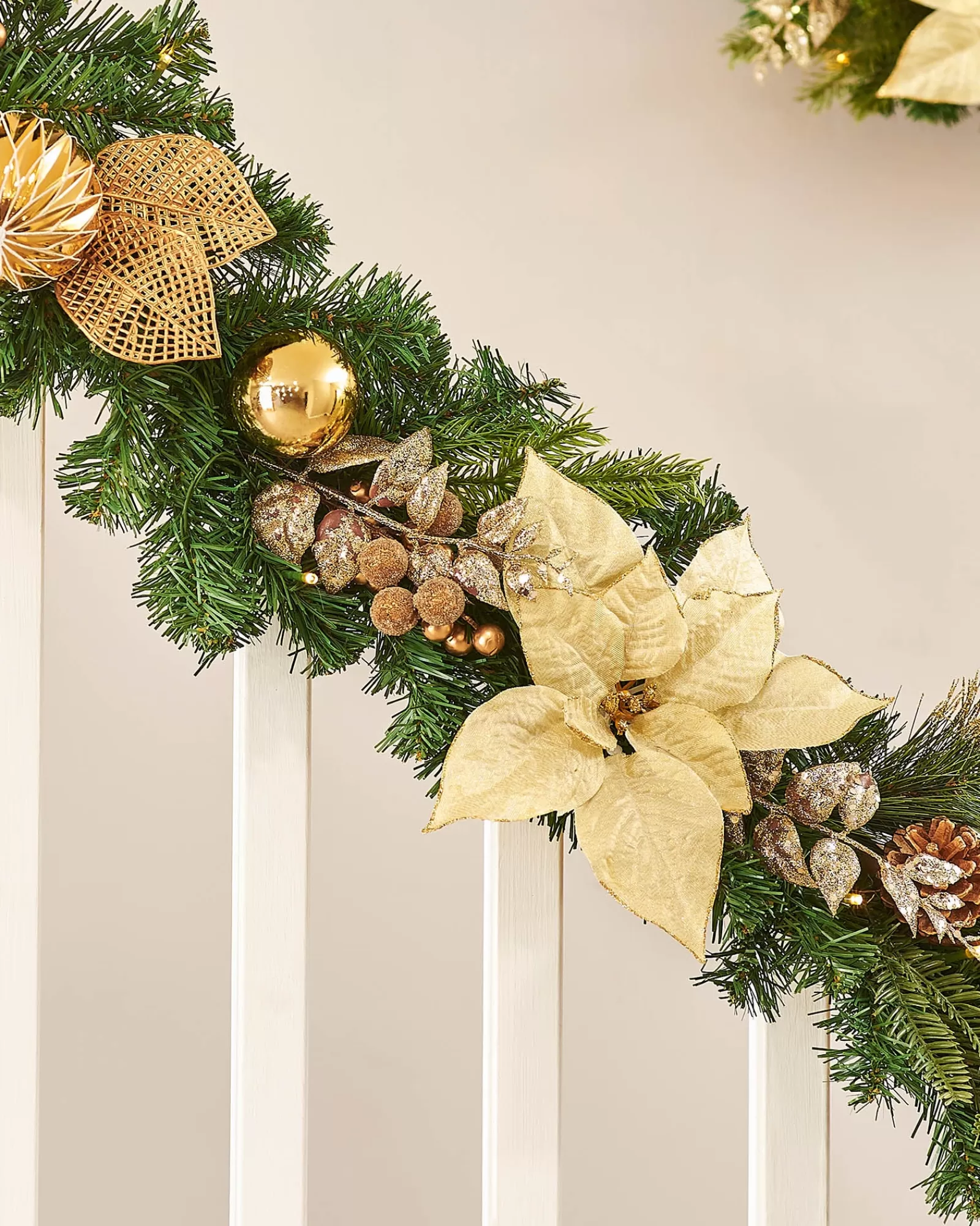 WeRChristmas Decorated Garlands | Pre Lit Garlands^Pre-Lit Decorated Garland, Cream/Gold, 9 Ft