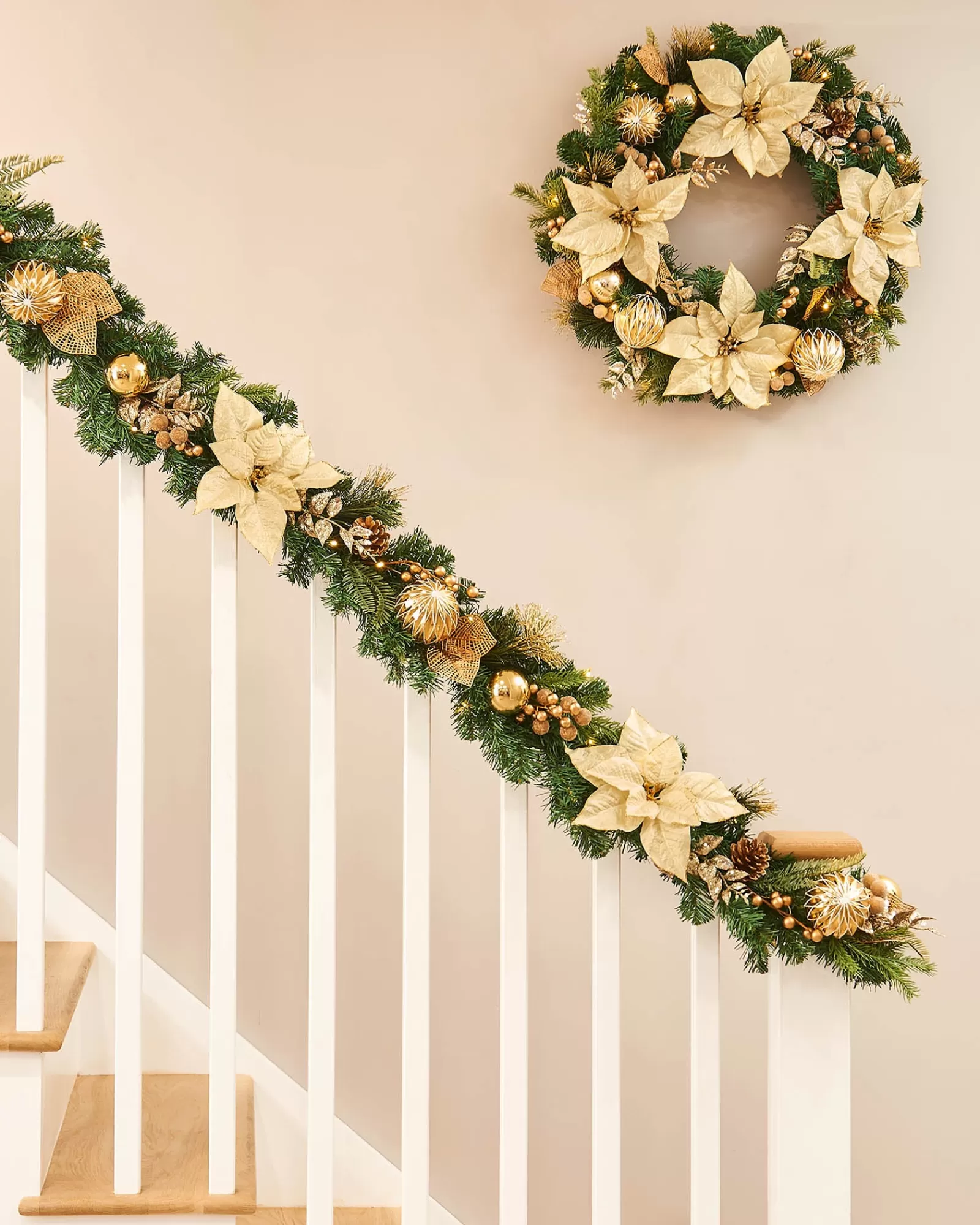 WeRChristmas Decorated Garlands | Pre Lit Garlands^Pre-Lit Decorated Garland, Cream/Gold, 9 Ft