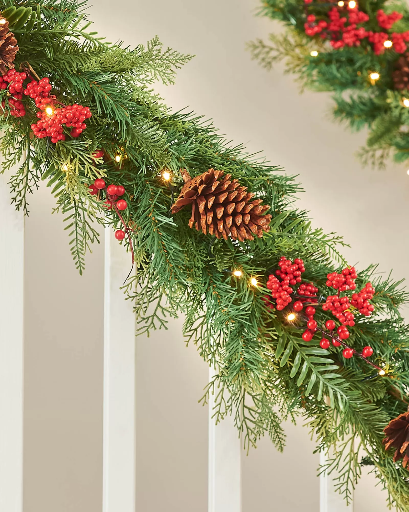 WeRChristmas Decorated Garlands | Pre Lit Garlands^Pre-Lit Decorated Garland, Pinecones & Berries, 9 Ft