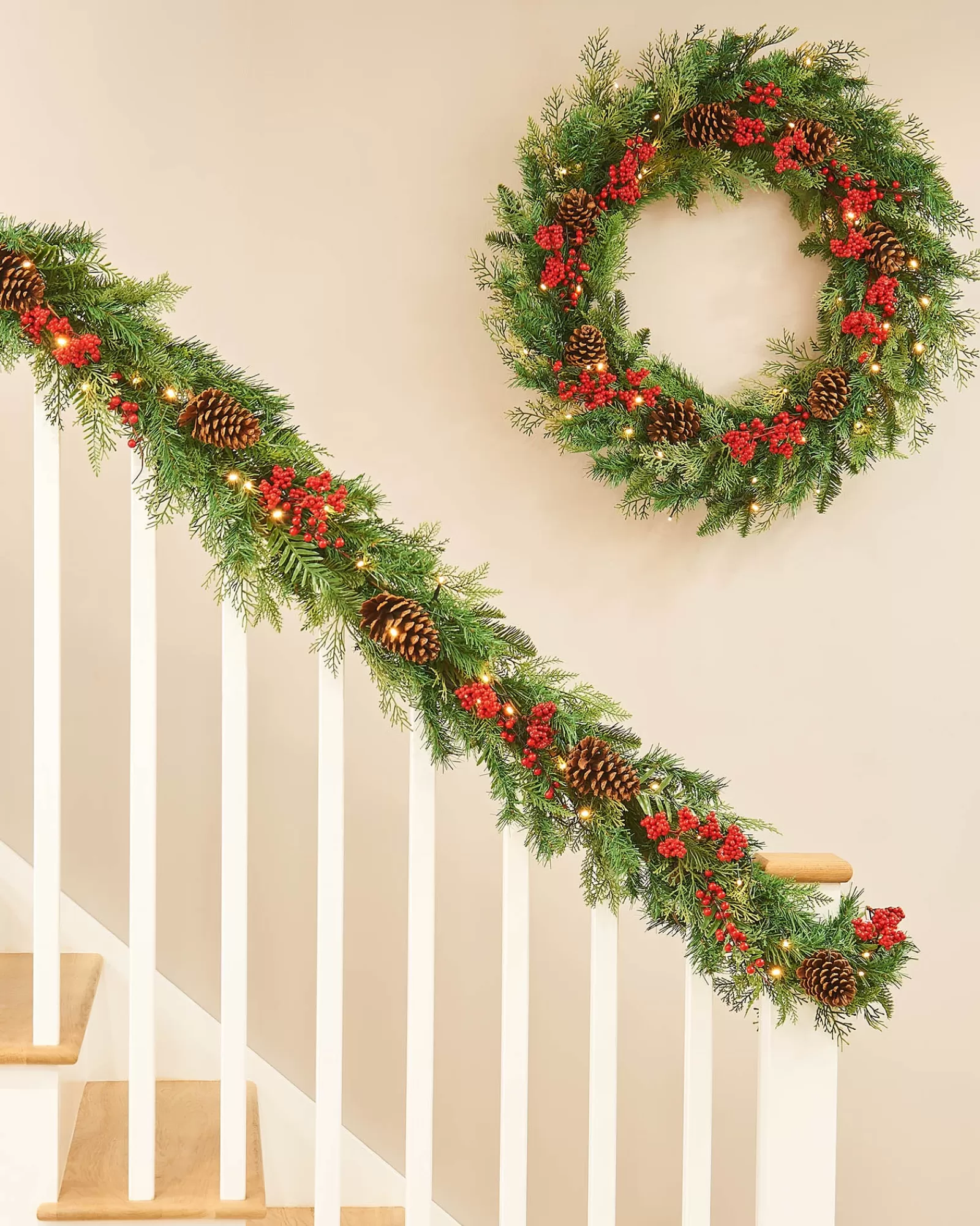 WeRChristmas Decorated Garlands | Pre Lit Garlands^Pre-Lit Decorated Garland, Pinecones & Berries, 9 Ft