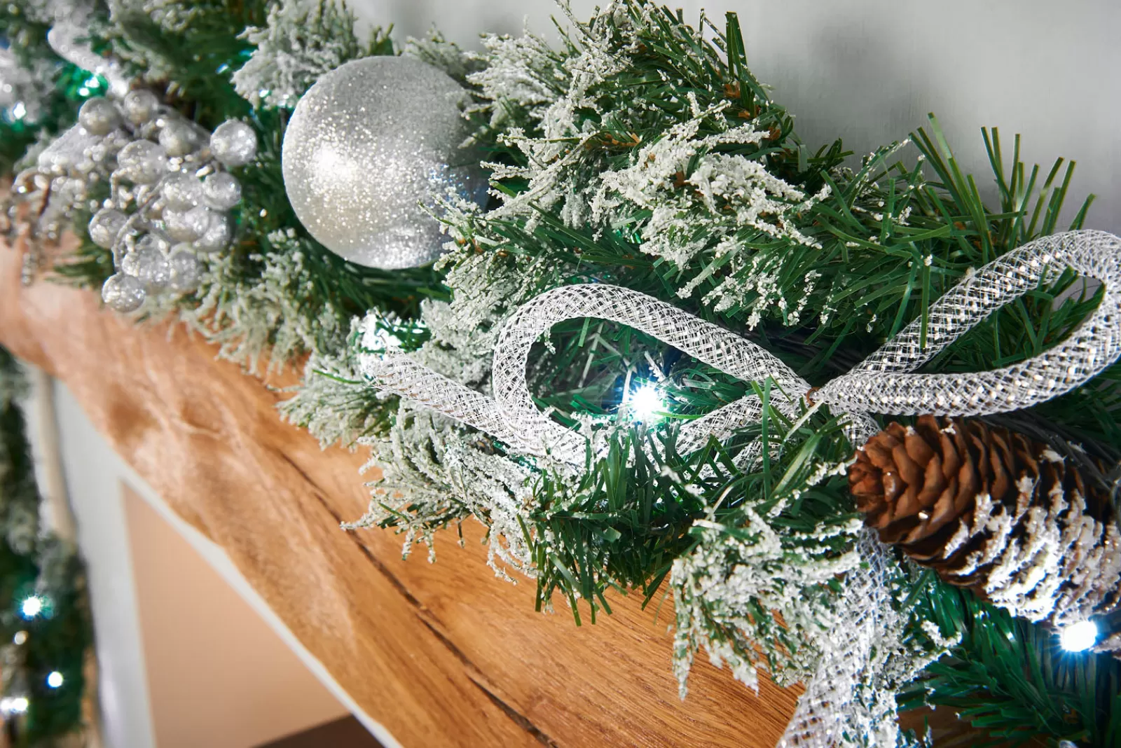 WeRChristmas Snow Flocked Garlands | Decorated Garlands^Pre-Lit Decorated Garland, Silver Ice, 9 Ft