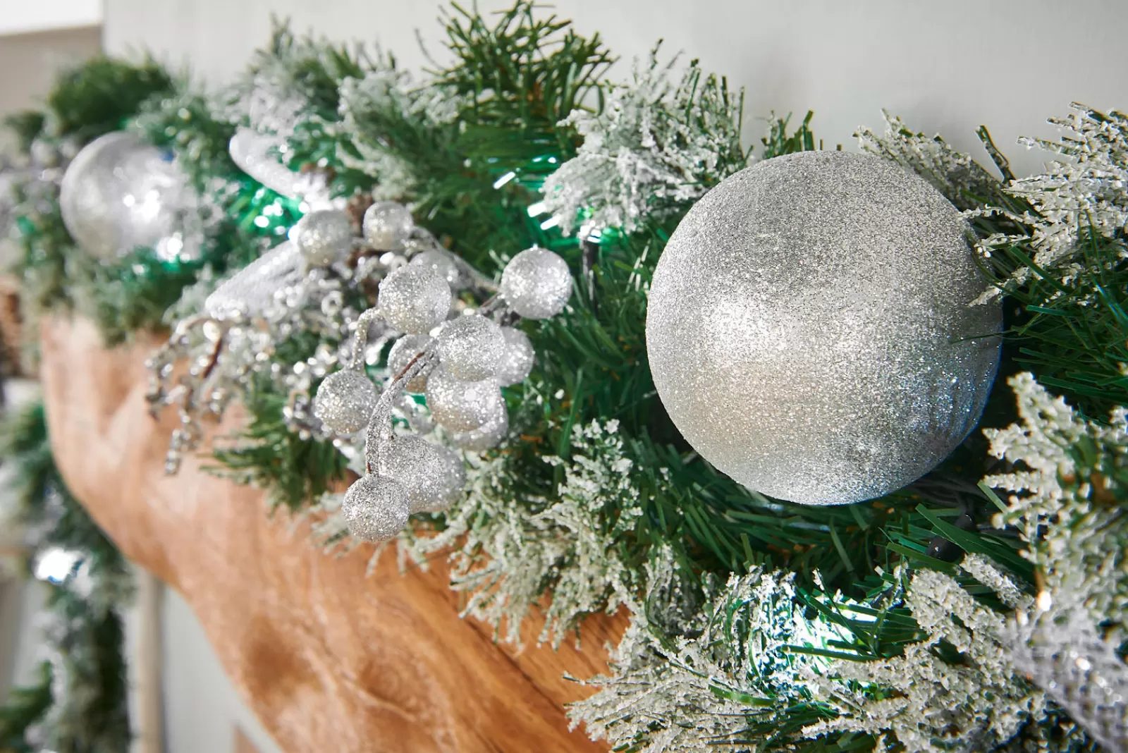 WeRChristmas Snow Flocked Garlands | Decorated Garlands^Pre-Lit Decorated Garland, Silver Ice, 9 Ft