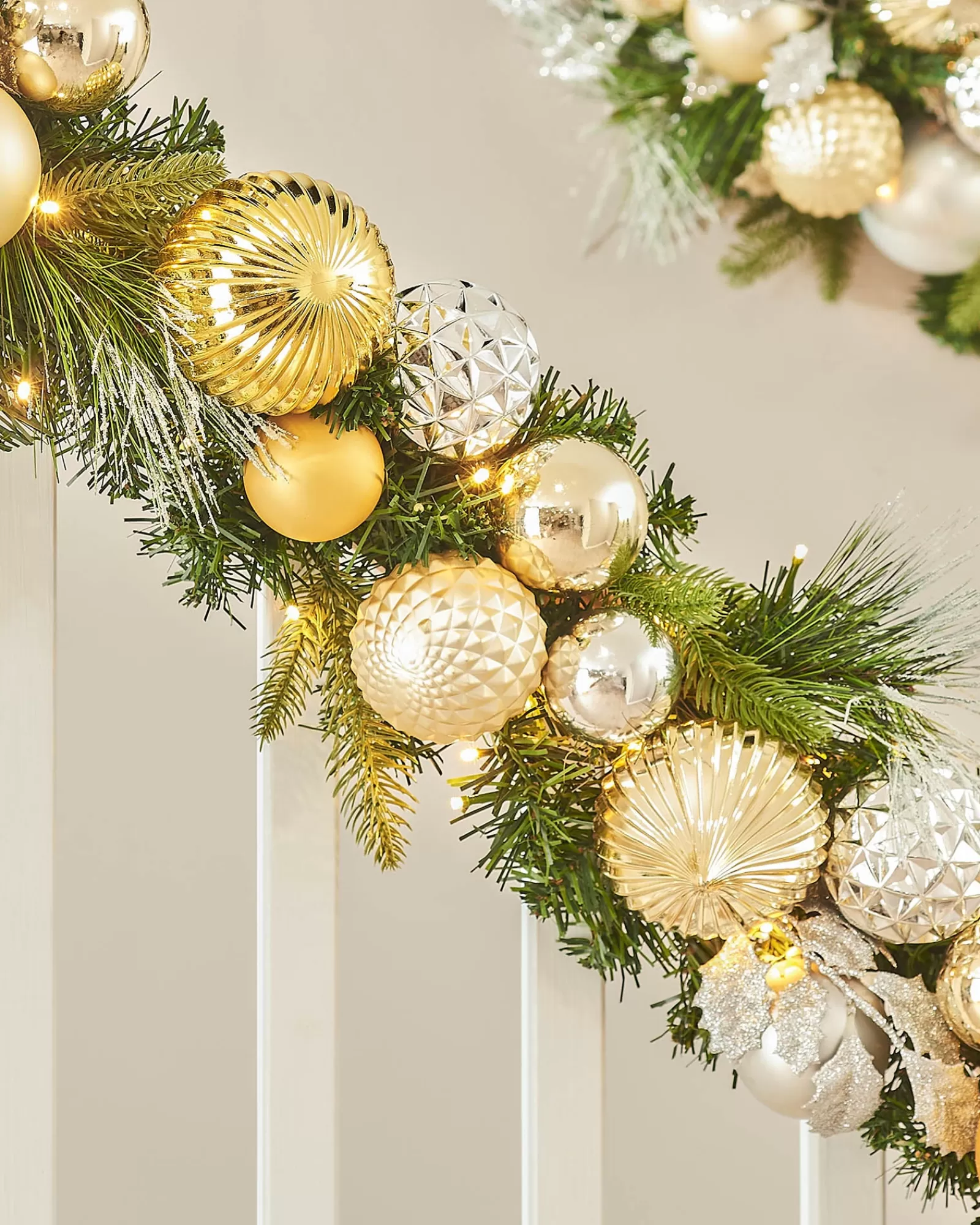 WeRChristmas Decorated Garlands | Pre Lit Garlands^Pre-Lit Decorated Garland, Silver/Champagne/Gold, 9 Ft