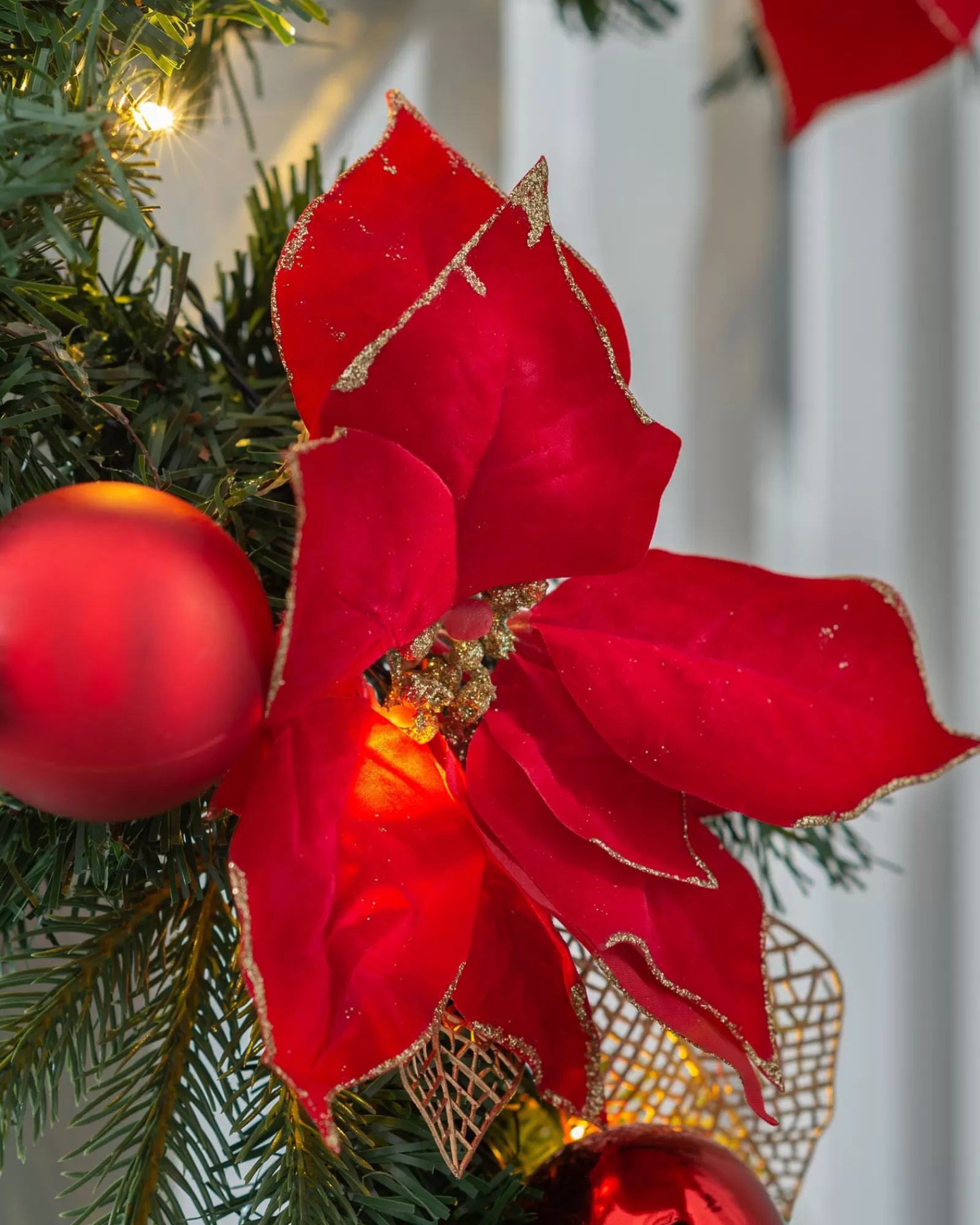 WeRChristmas Decorated Garlands | Pre Lit Garlands^Pre-Lit Decorated Multi-Function Garland, Red/Gold, 9 Ft