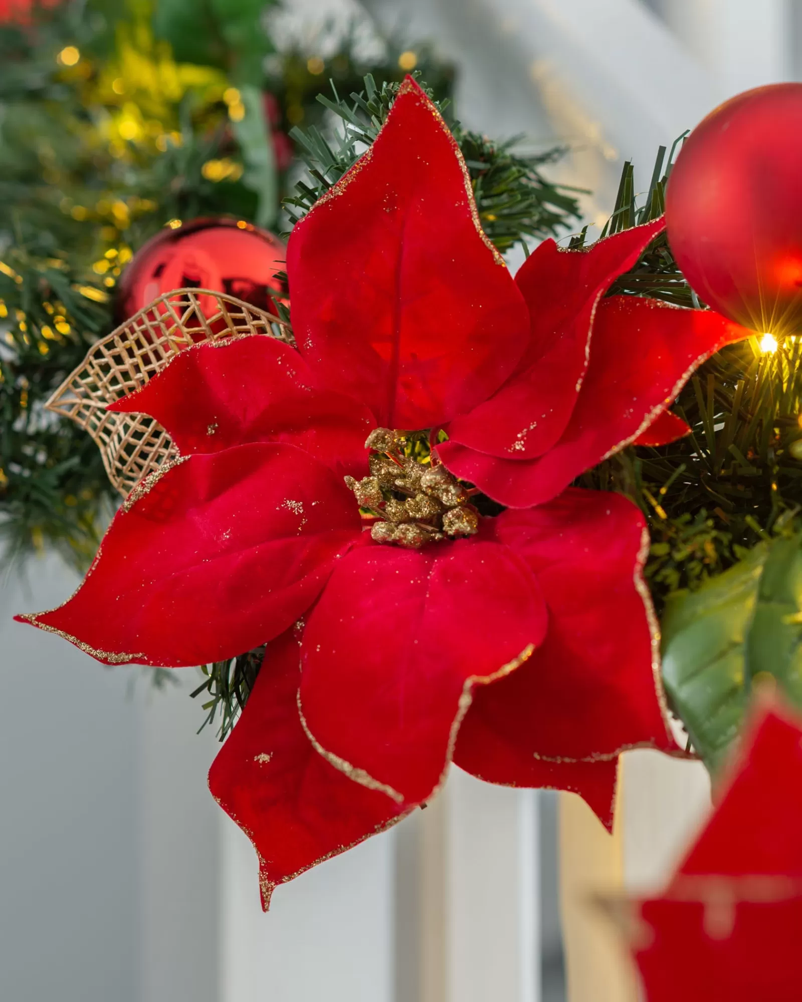 WeRChristmas Decorated Garlands | Pre Lit Garlands^Pre-Lit Decorated Multi-Function Garland, Red/Gold, 9 Ft
