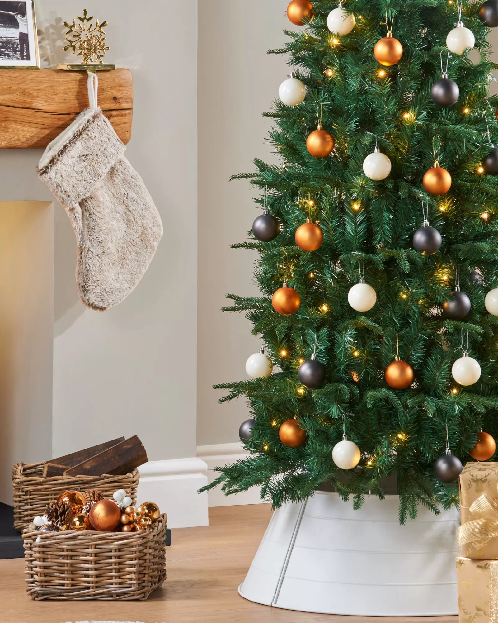 WeRChristmas Budget Christmas Trees | Pre Lit Christmas Trees^Pre-Lit Decorated Pop-Up Christmas Tree, Silver & Gold, 6 Ft