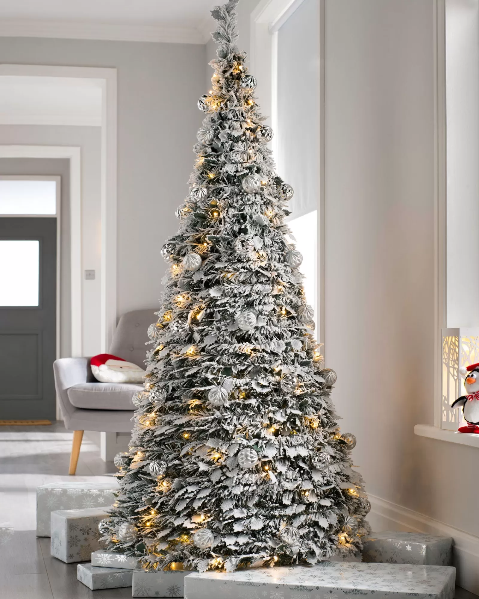 WeRChristmas Budget Christmas Trees | Snow Flocked Christmas Trees^Pre-Lit Decorated Pop-Up Snow Flocked Christmas Tree, 6 Ft