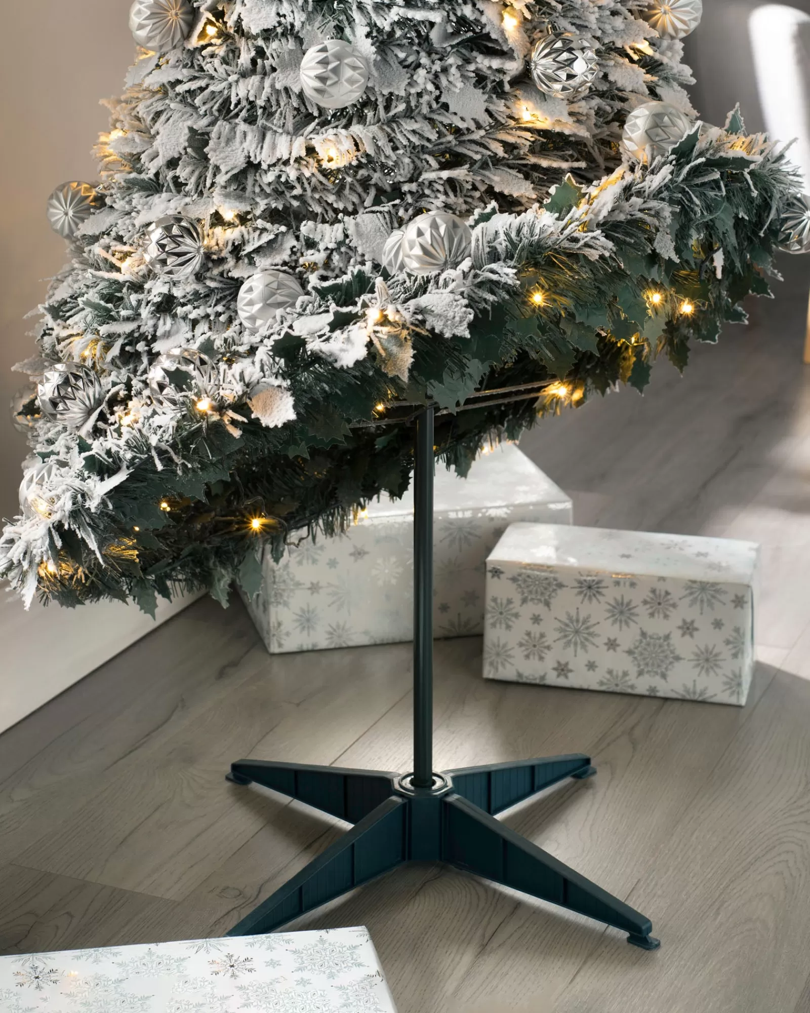 WeRChristmas Budget Christmas Trees | Snow Flocked Christmas Trees^Pre-Lit Decorated Pop-Up Snow Flocked Christmas Tree, 6 Ft