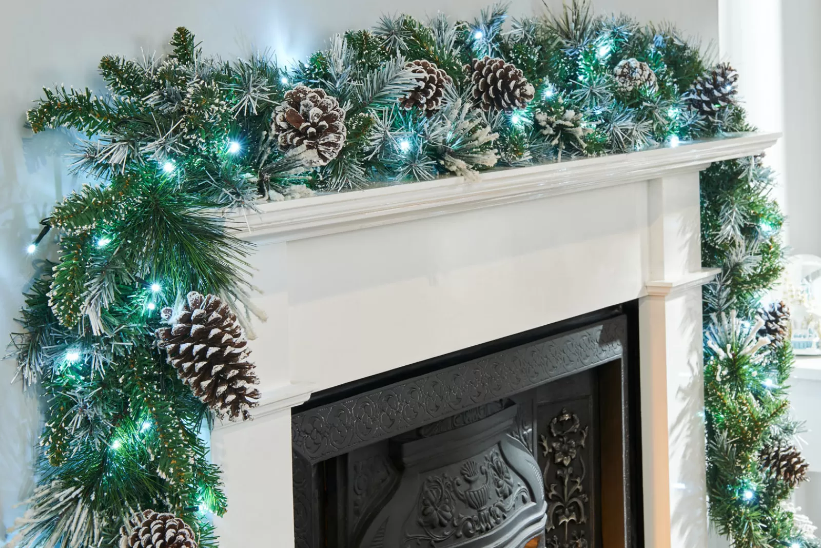 WeRChristmas Snow Flocked Garlands | Decorated Garlands^Pre-Lit Decorated Snow Flocked Garland, Pinecones, 9 Ft