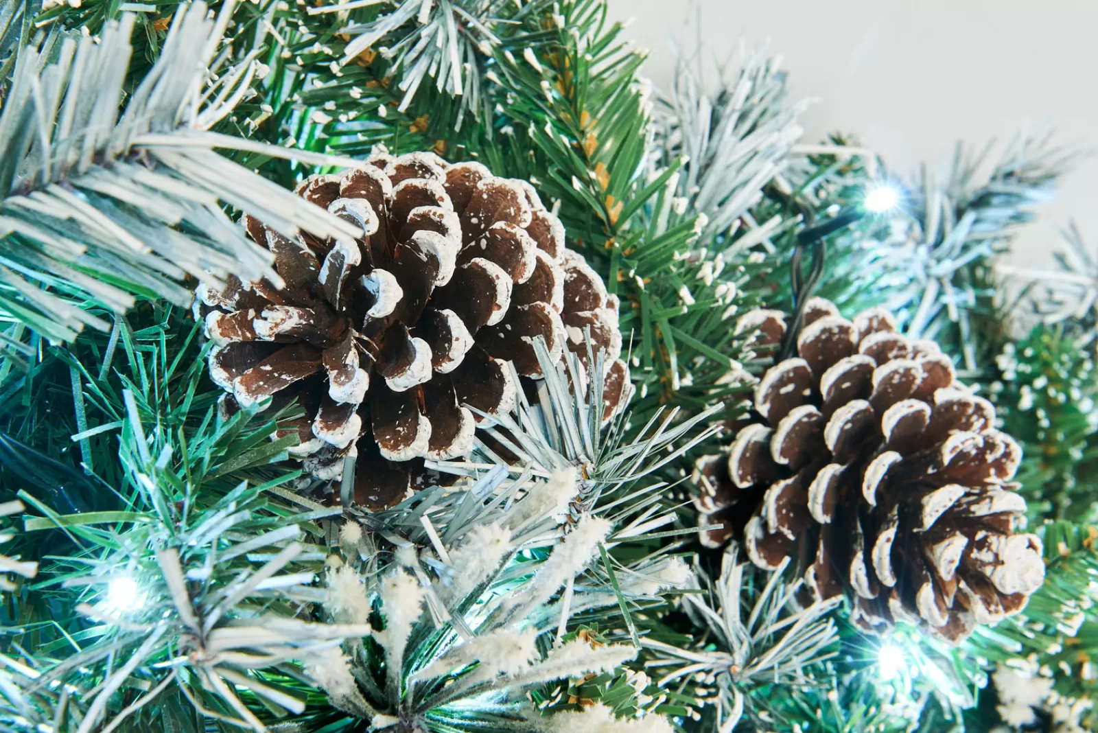 WeRChristmas Snow Flocked Garlands | Decorated Garlands^Pre-Lit Decorated Snow Flocked Garland, Pinecones, 9 Ft
