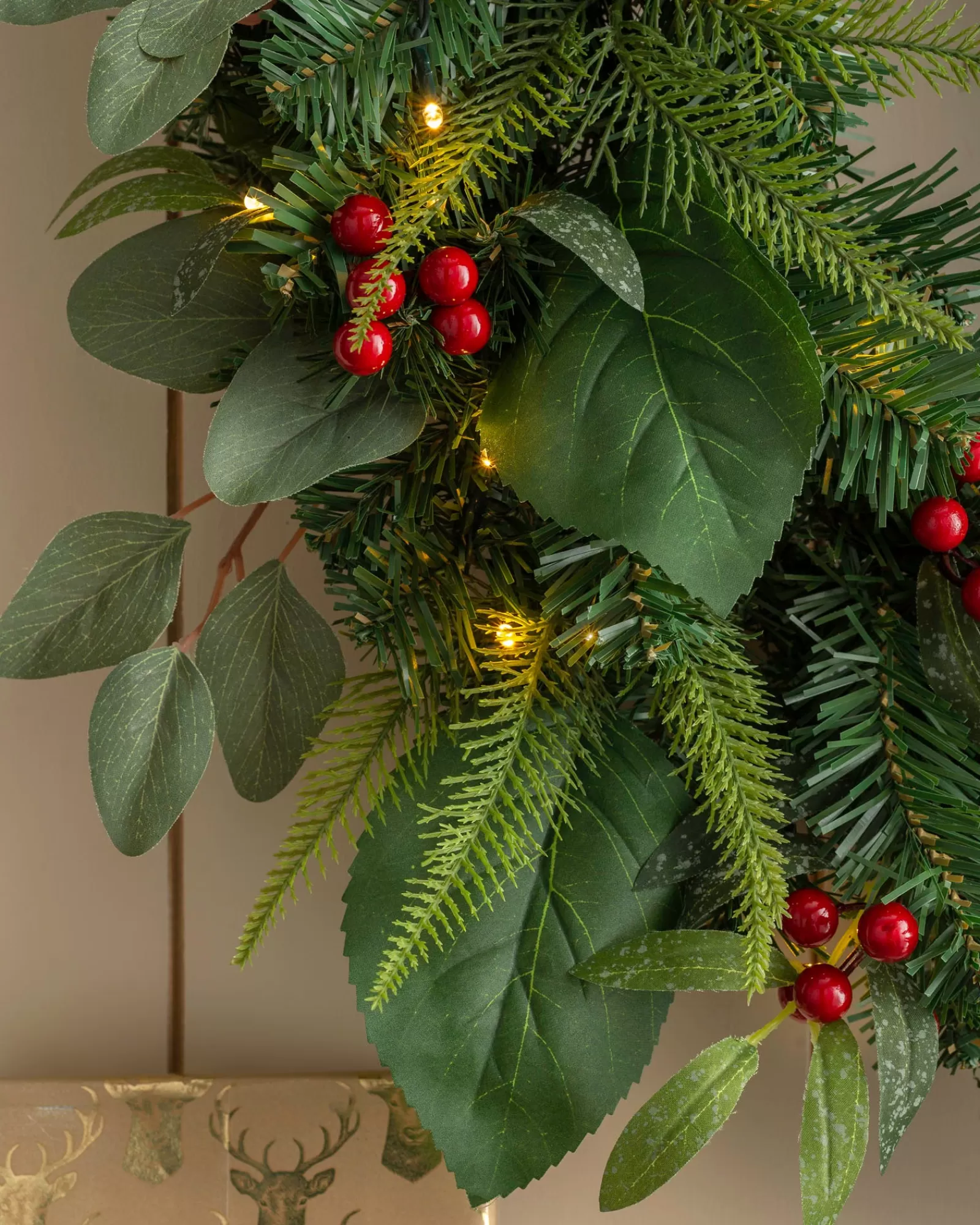 WeRChristmas Decorated Wreaths | Pre Lit Wreaths^Pre-Lit Decorated Wreath, Berries & Eucalyptuses, 60 Cm