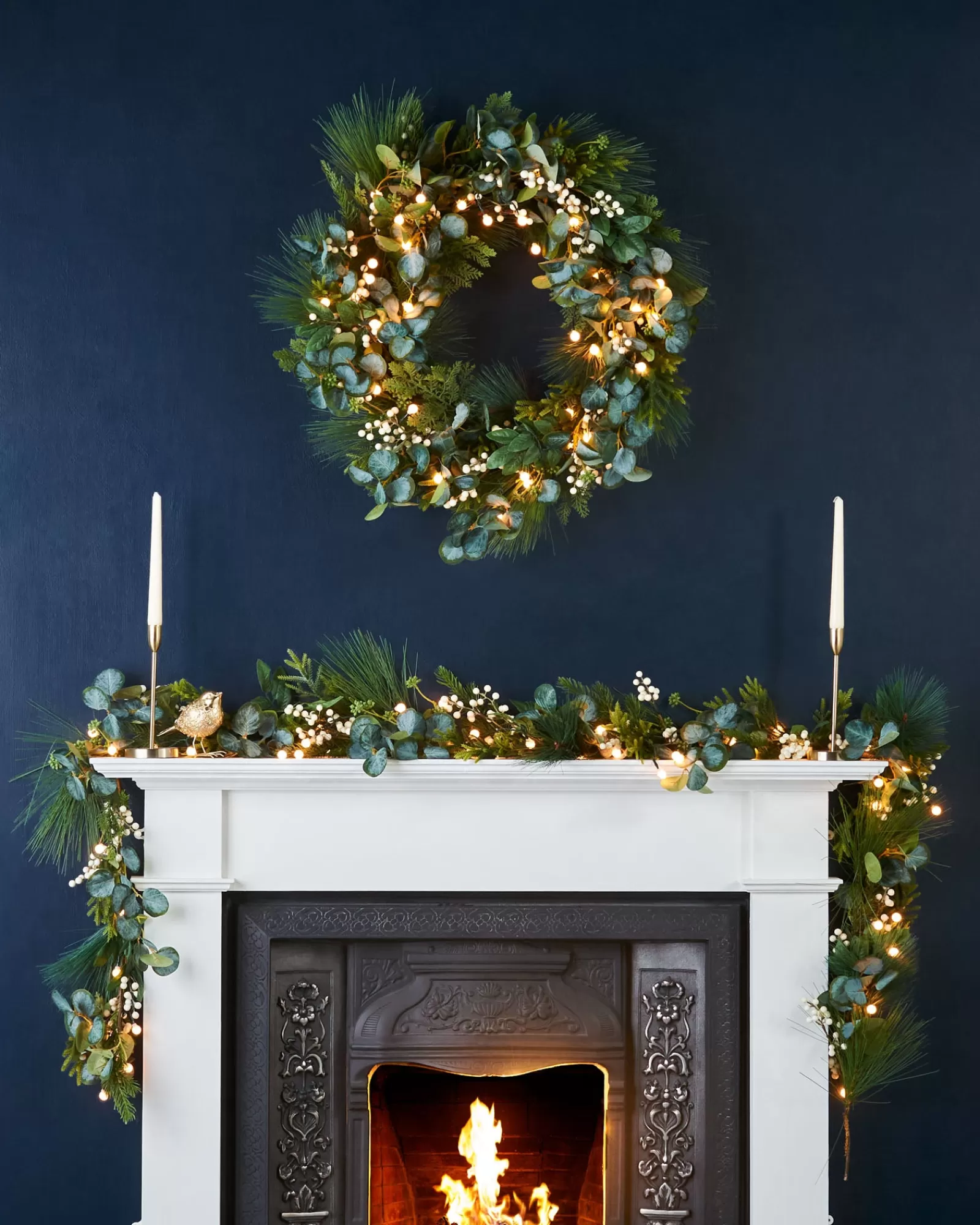 WeRChristmas Decorated Wreaths | Pre Lit Wreaths^Pre-Lit Decorated Wreath, Berries & Eucalyptuses, 76 Cm