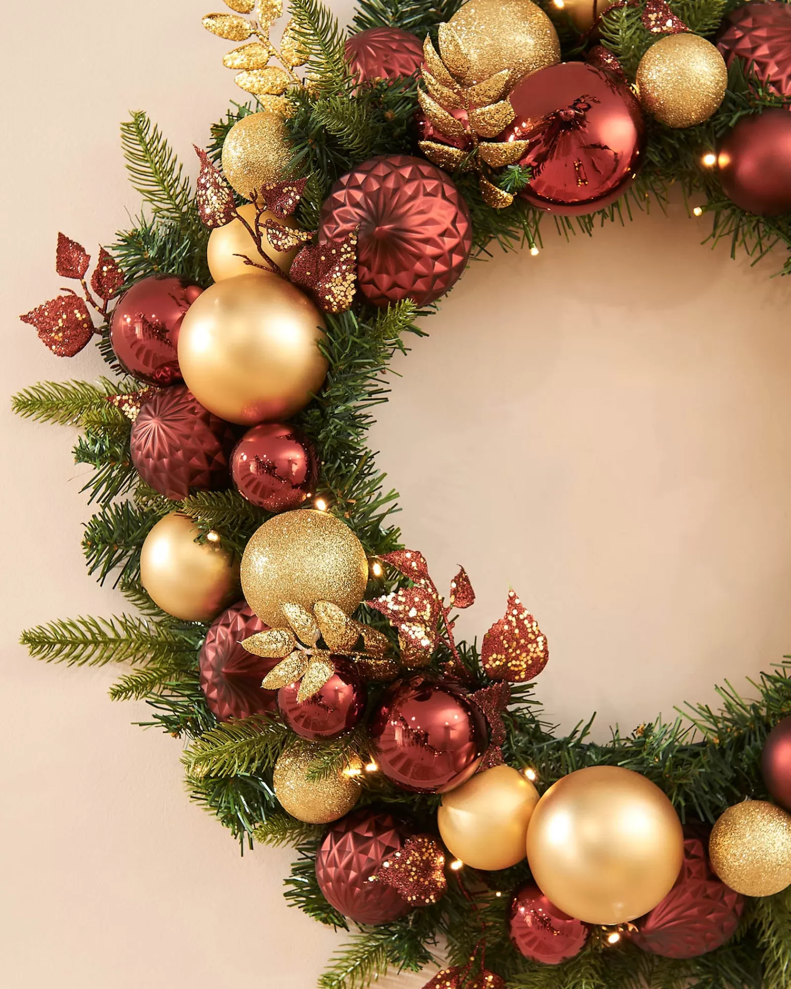 WeRChristmas Decorated Wreaths | Pre Lit Wreaths^Pre-Lit Decorated Wreath, Burgundy/Gold, 76 Cm