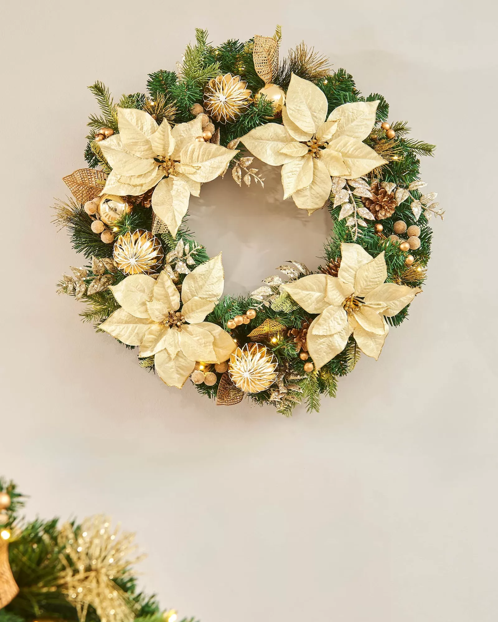 WeRChristmas Decorated Wreaths | Pre Lit Wreaths^Pre-Lit Decorated Wreath, Cream/Gold, 60 Cm