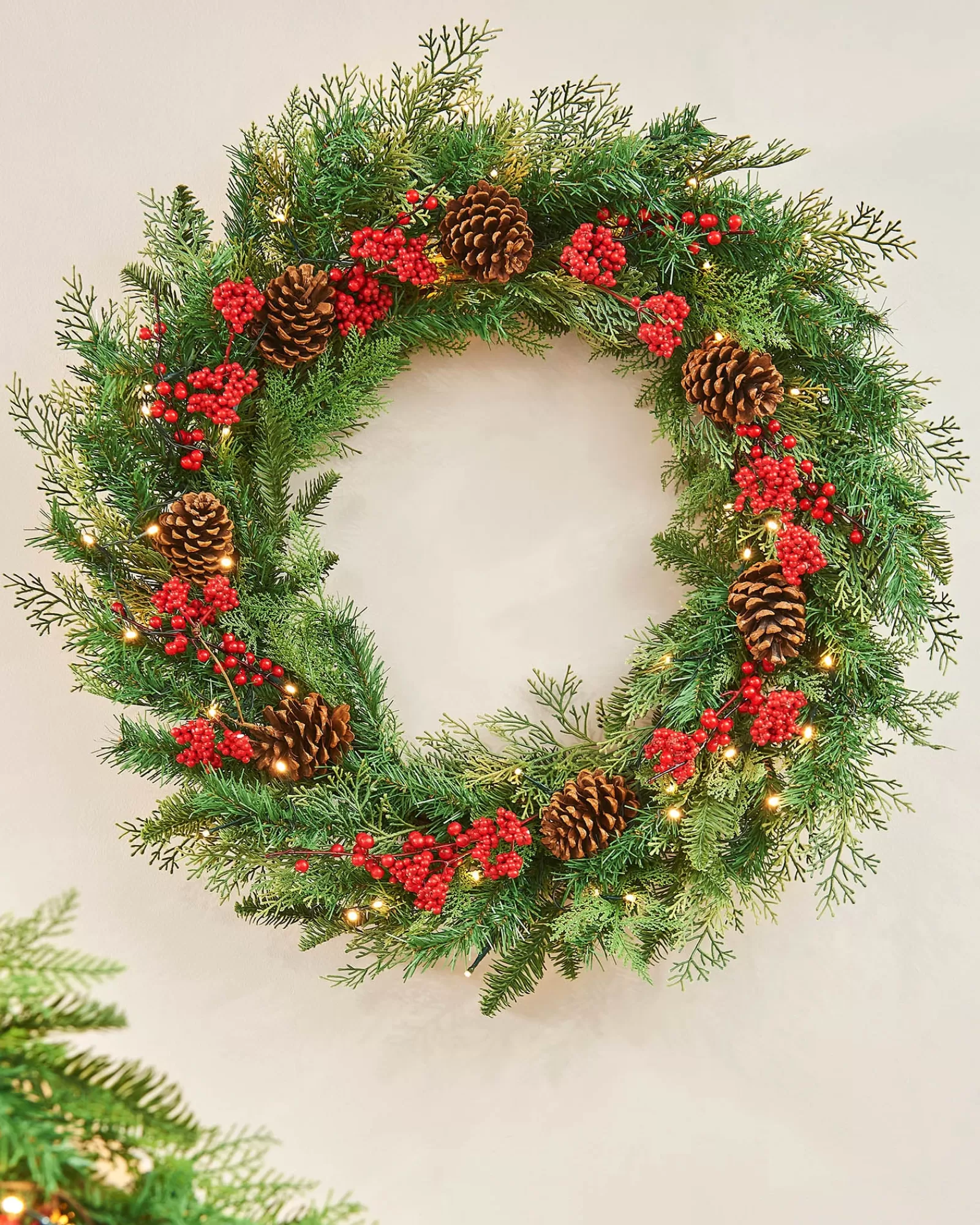 WeRChristmas Decorated Wreaths | Pre Lit Wreaths^Pre-Lit Decorated Wreath, Pinecones & Berries, 76 Cm