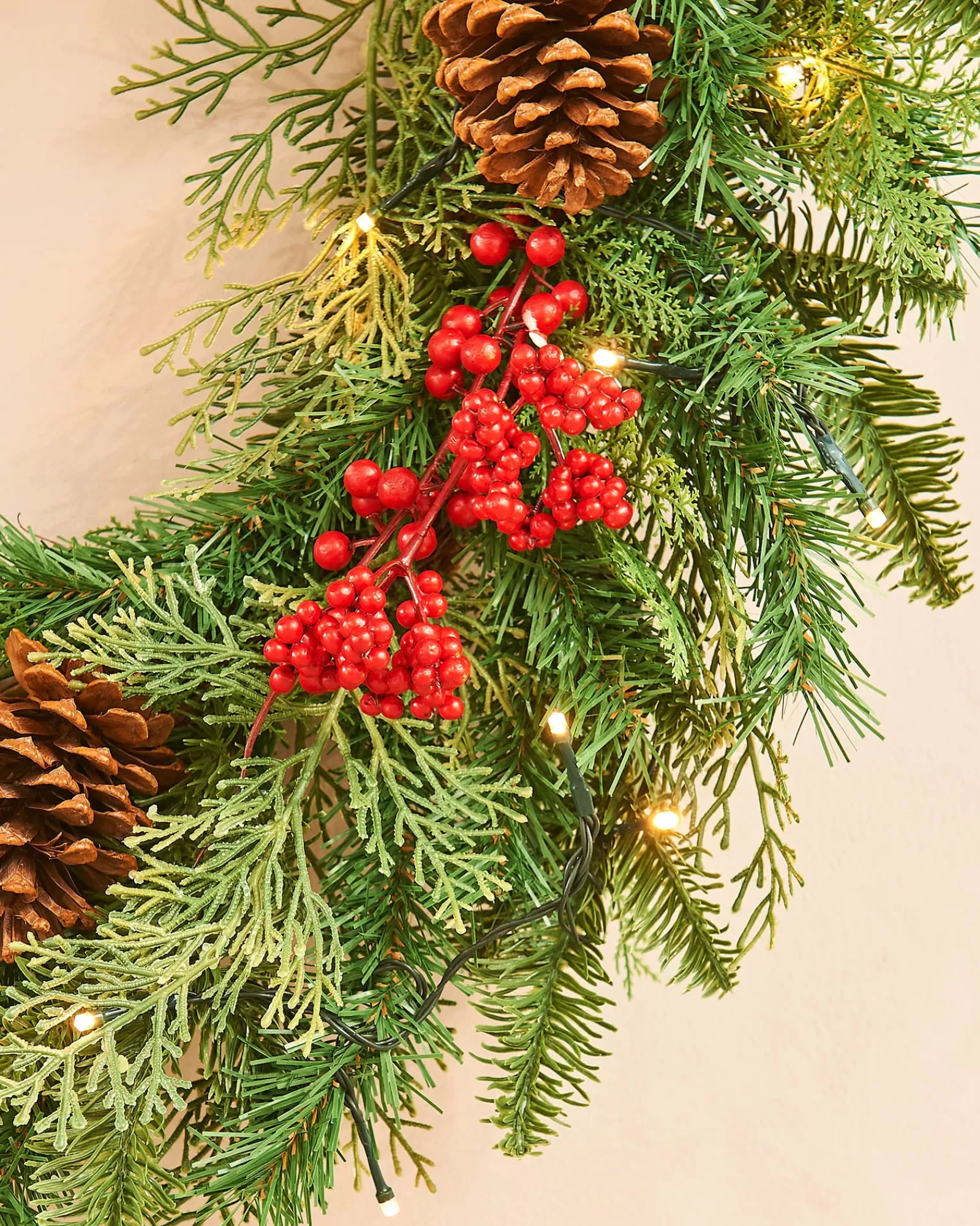 WeRChristmas Decorated Wreaths | Pre Lit Wreaths^Pre-Lit Decorated Wreath, Pinecones & Berries, 76 Cm