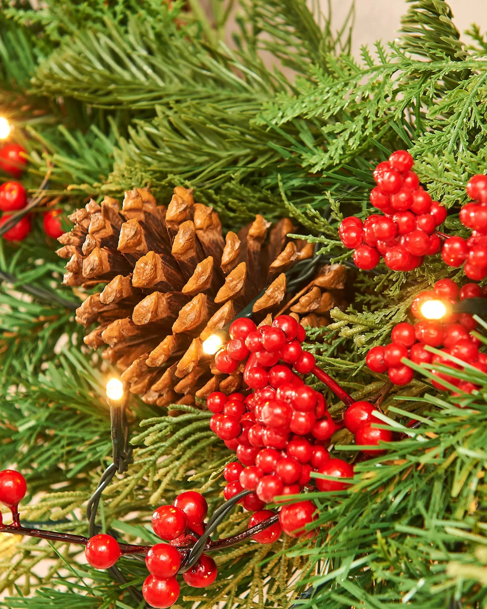 WeRChristmas Decorated Wreaths | Pre Lit Wreaths^Pre-Lit Decorated Wreath, Pinecones & Berries, 76 Cm