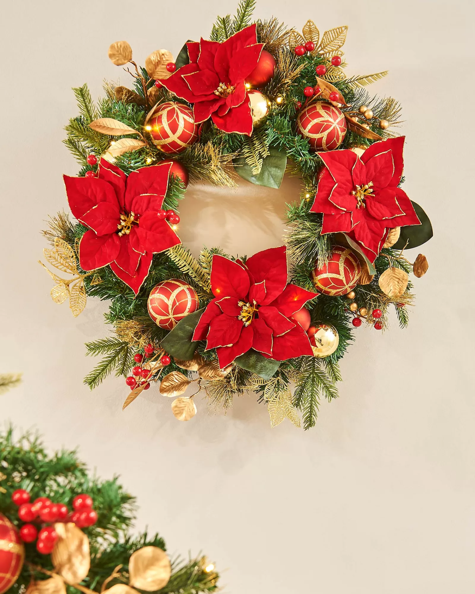 WeRChristmas Decorated Wreaths | Pre Lit Wreaths^Pre-Lit Decorated Wreath, Red/Gold, 60 Cm