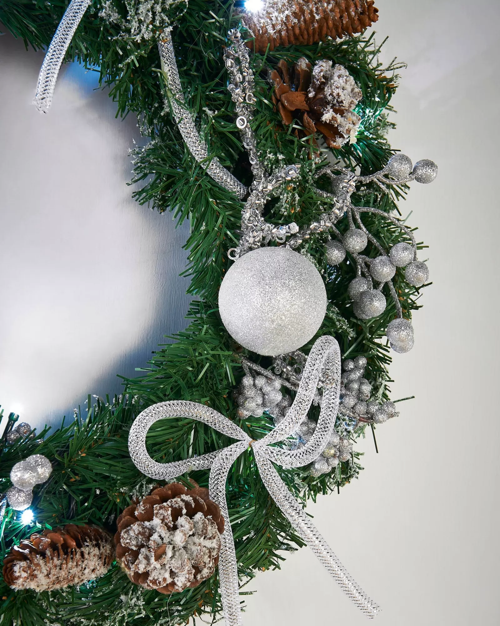 WeRChristmas Decorated Wreaths | Pre Lit Wreaths^Pre-Lit Decorated Wreath, Silver Ice, 60 Cm