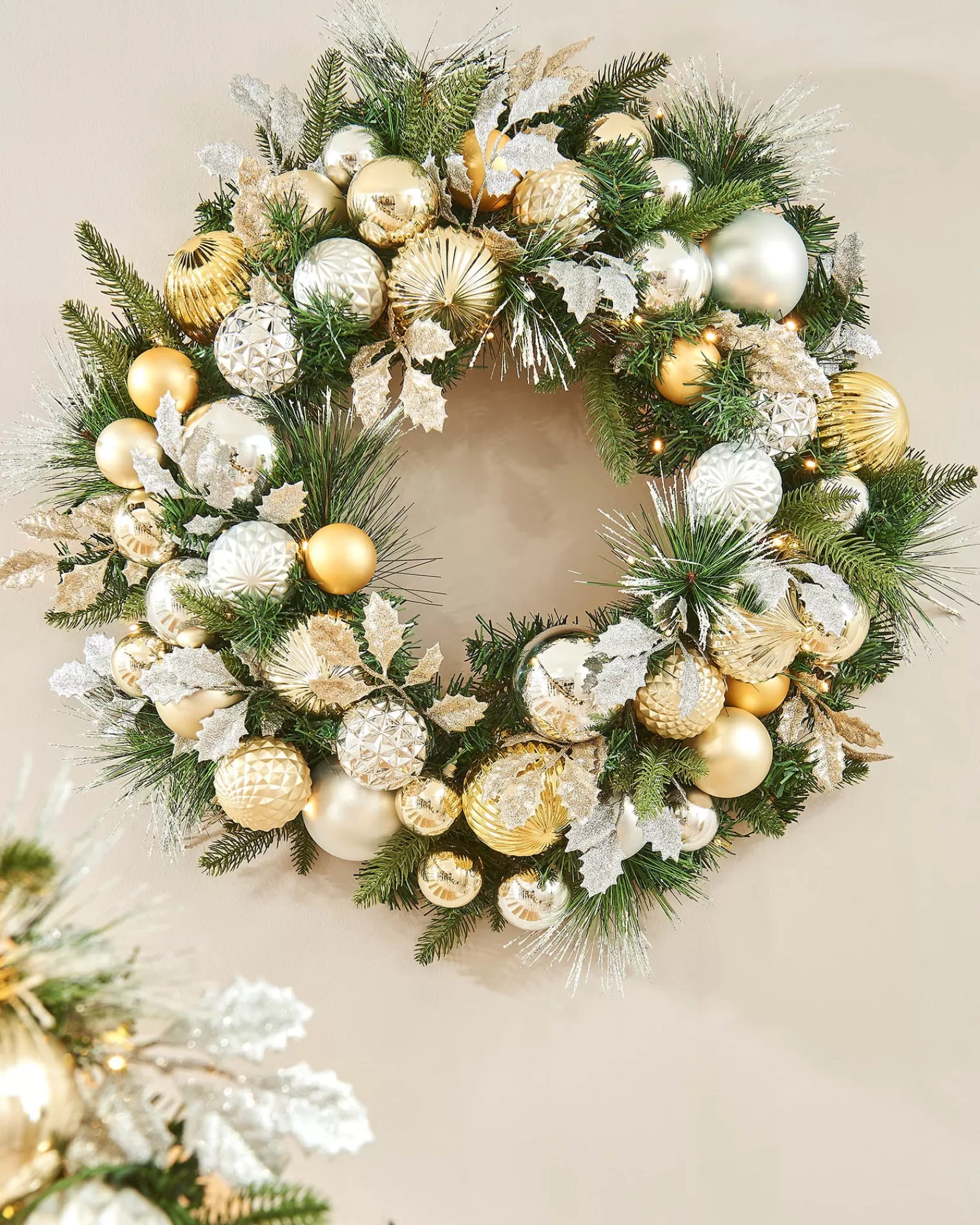 WeRChristmas Pre Lit Wreaths^Pre-Lit Decorated Wreath, Silver/Champagne/Gold, 76 Cm