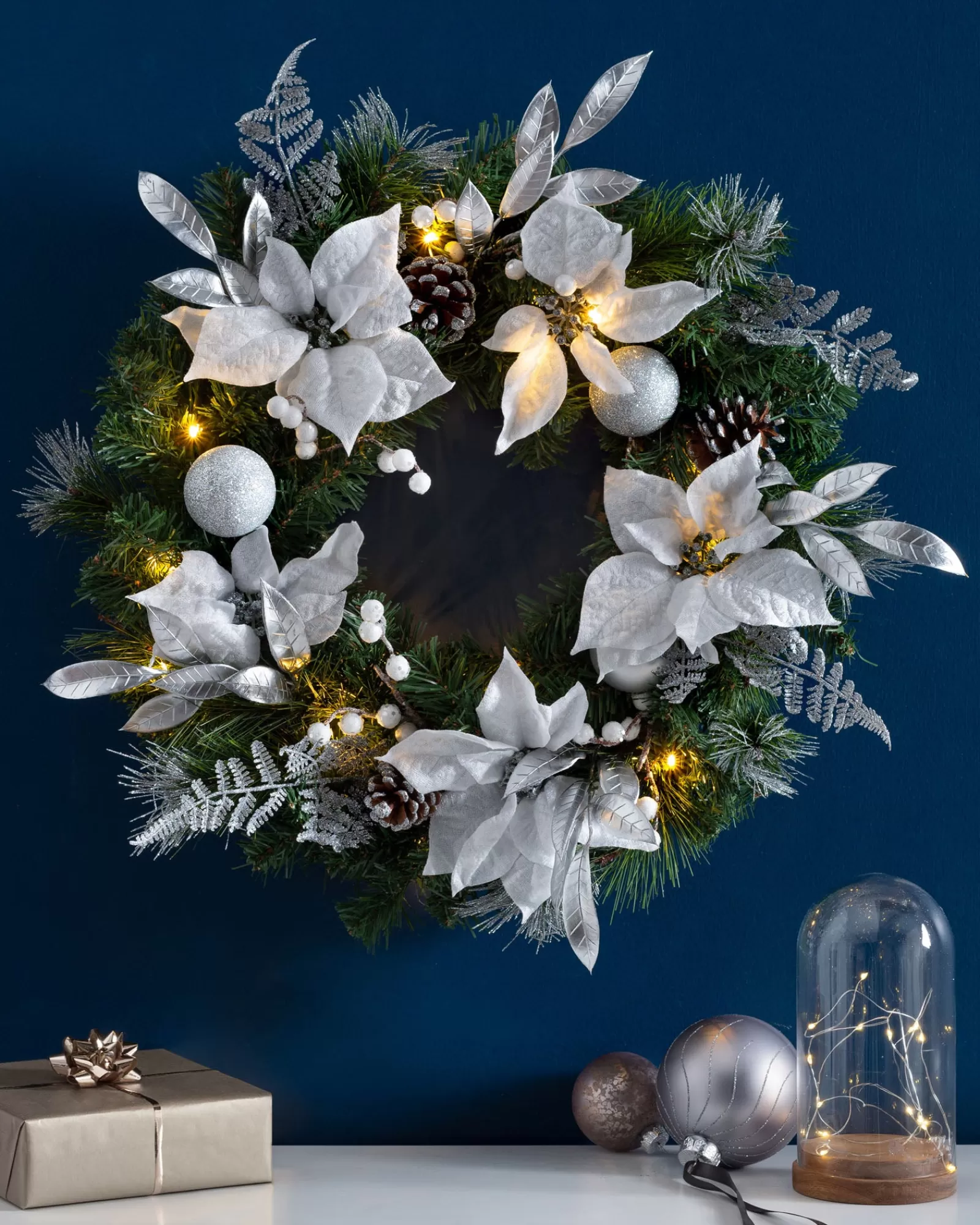 WeRChristmas Decorated Wreaths | Pre Lit Wreaths^Pre-Lit Decorated Wreath, Silver/White, 60 Cm