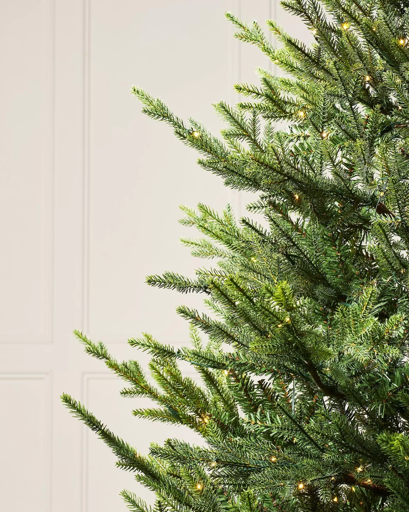 WeRChristmas Premium Christmas Trees | Pre Lit Christmas Trees^Pre-Lit Douglas Fir Christmas Tree, 6 Ft