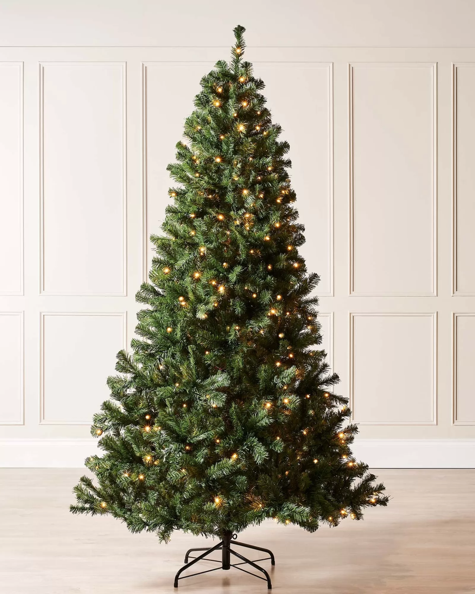 WeRChristmas Budget Christmas Trees | Pre Lit Christmas Trees^Pre-Lit Emerald Spruce Christmas Tree, Warm White, 6 Ft