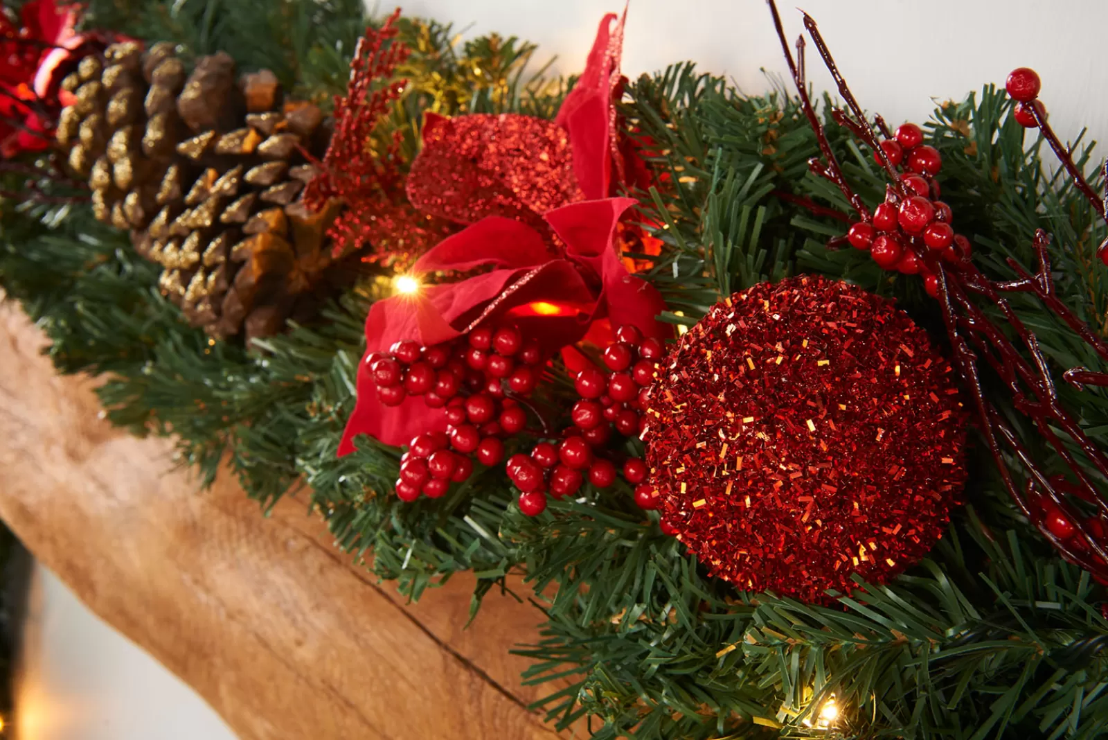 WeRChristmas Decorated Garlands | Pre Lit Garlands^Pre-Lit Extra Thick Decorated Garland, Red/Gold, 9 Ft