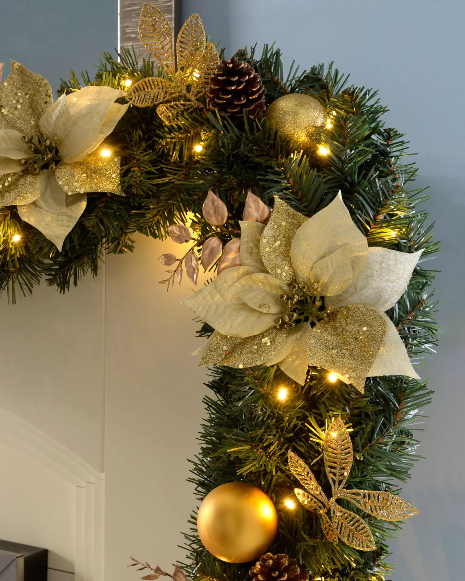 WeRChristmas Decorated Garlands | Pre Lit Garlands^Pre-Lit Extra Thick Garland, Static, Cream/Gold, 9 Ft