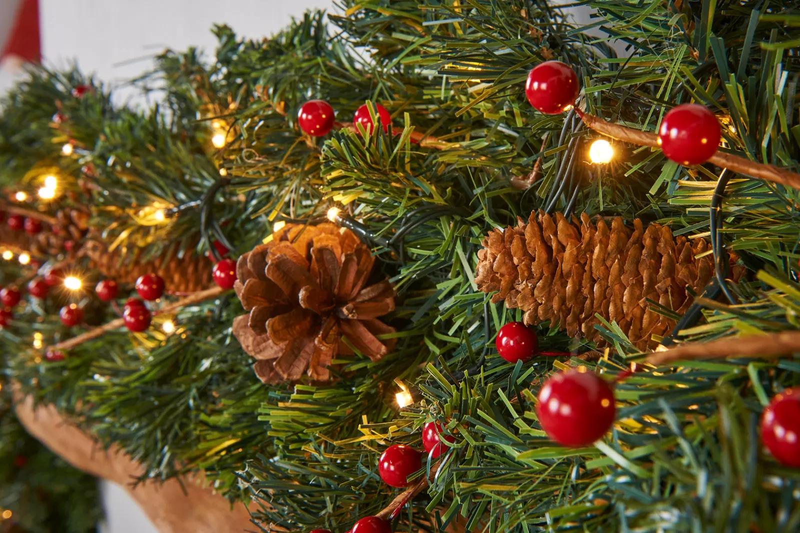 WeRChristmas Decorated Garlands | Pre Lit Garlands^Pre-Lit Extra Thick Mixed Pine Garland, Pinecones & Berries, 9 Ft