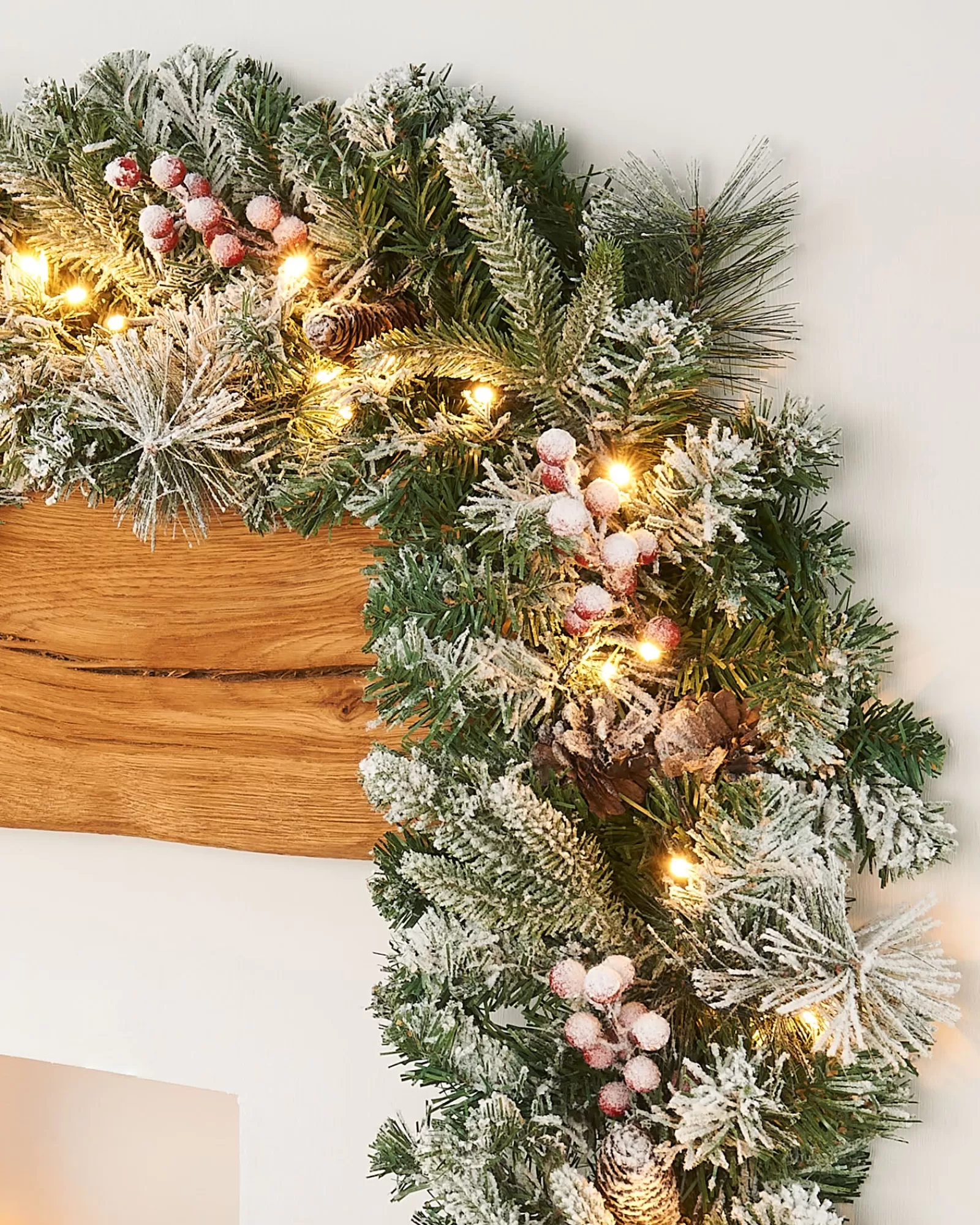 WeRChristmas Snow Flocked Garlands | Decorated Garlands^Pre-Lit Extra Thick Mixed Pine Snow Flocked Garland, Pinecones & Berries, Static, 9 Ft