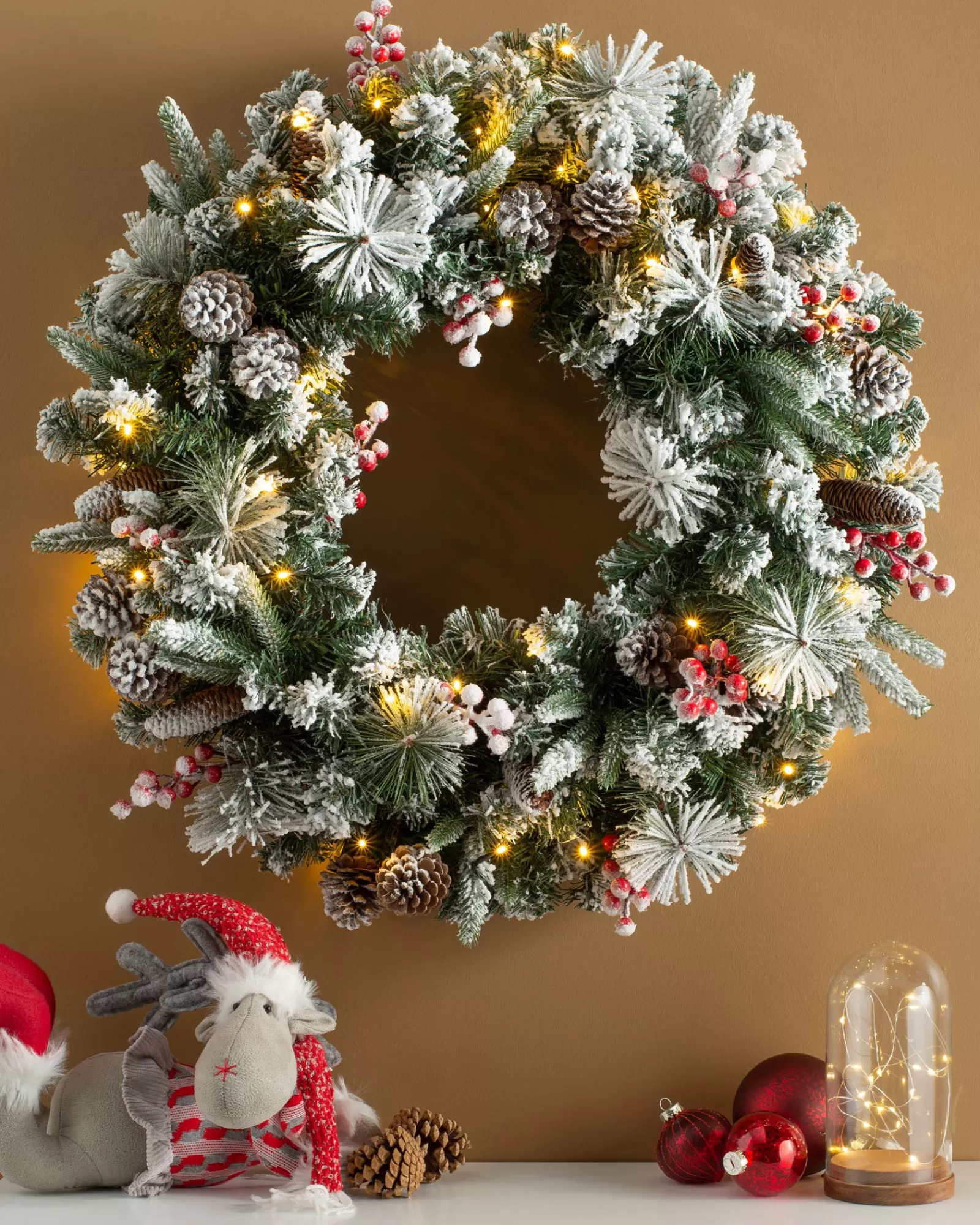 WeRChristmas Decorated Wreaths | Pre Lit Wreaths^Pre-Lit Extra Thick Mixed Pine Snow Flocked Wreath, Pinecones & Berries, 76 Cm