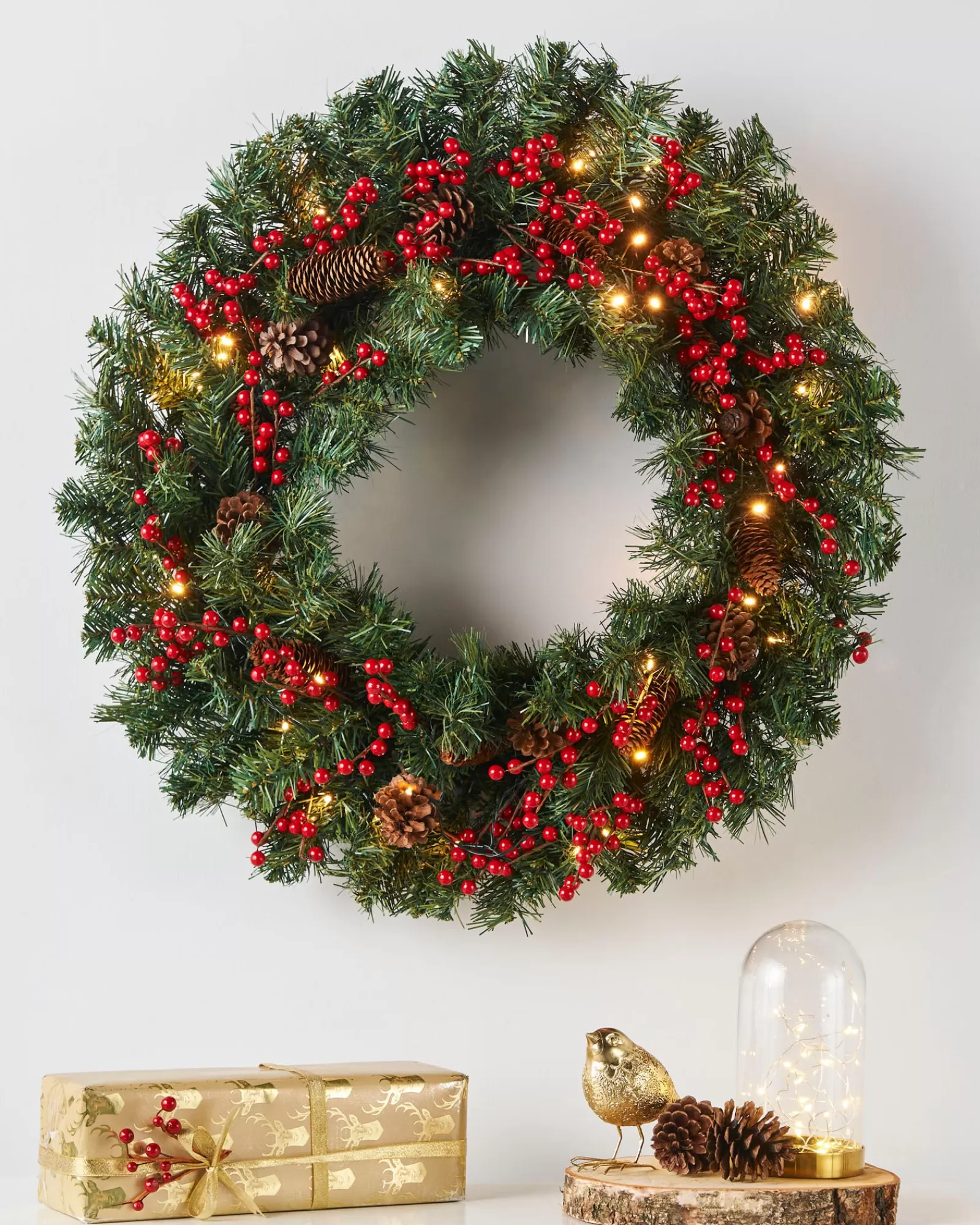 WeRChristmas Decorated Wreaths | Pre Lit Wreaths^Pre-Lit Extra Thick Wreath, Pinecones & Berries, 76 Cm