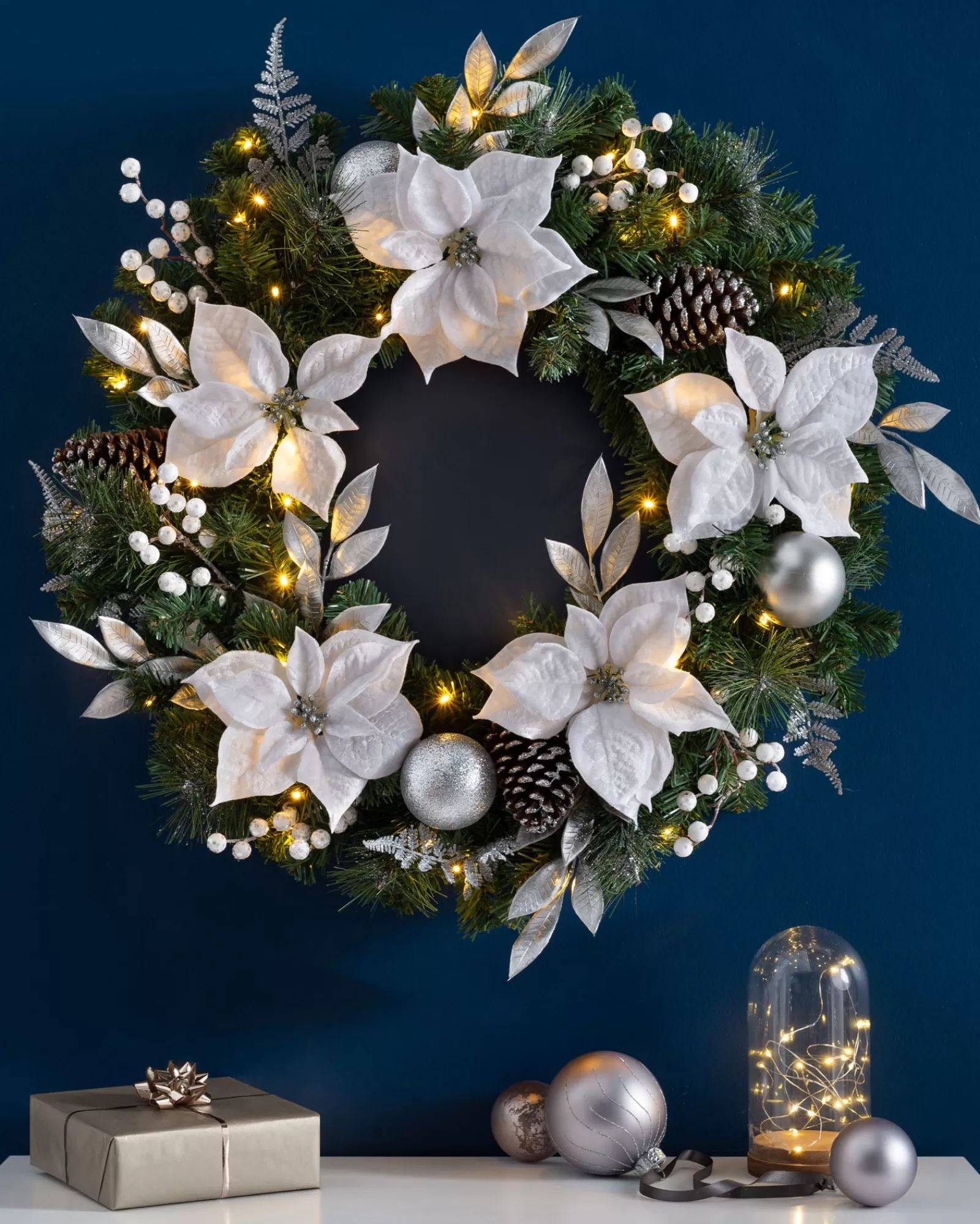 WeRChristmas Decorated Wreaths | Pre Lit Wreaths^Pre-Lit Extra Thick Wreath, Silver/White, 76 Cm