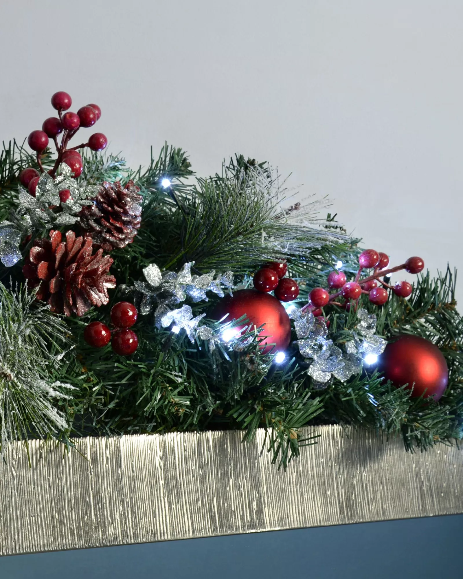 WeRChristmas Snow Flocked Garlands | Decorated Garlands^Pre-Lit Frosted Decorated Arch Garland With 20 Cool White LEDs, 3 Ft