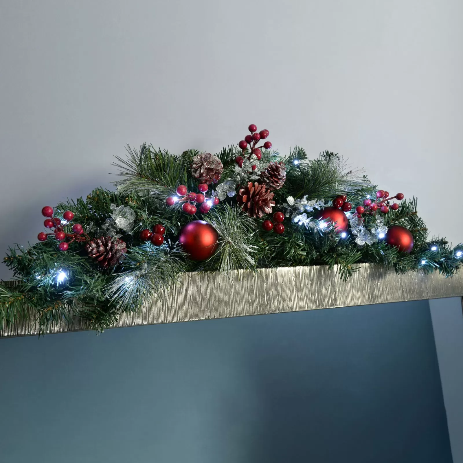 WeRChristmas Snow Flocked Garlands | Decorated Garlands^Pre-Lit Frosted Decorated Arch Garland With 20 Cool White LEDs, 3 Ft