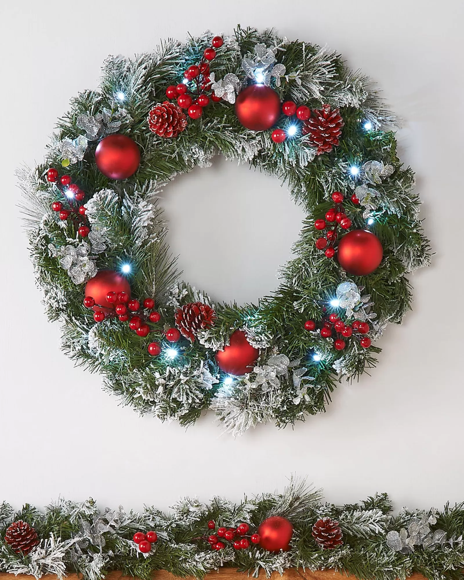 WeRChristmas Decorated Wreaths | Pre Lit Wreaths^Pre-Lit Frosted Decorated Wreath, 60 Cm