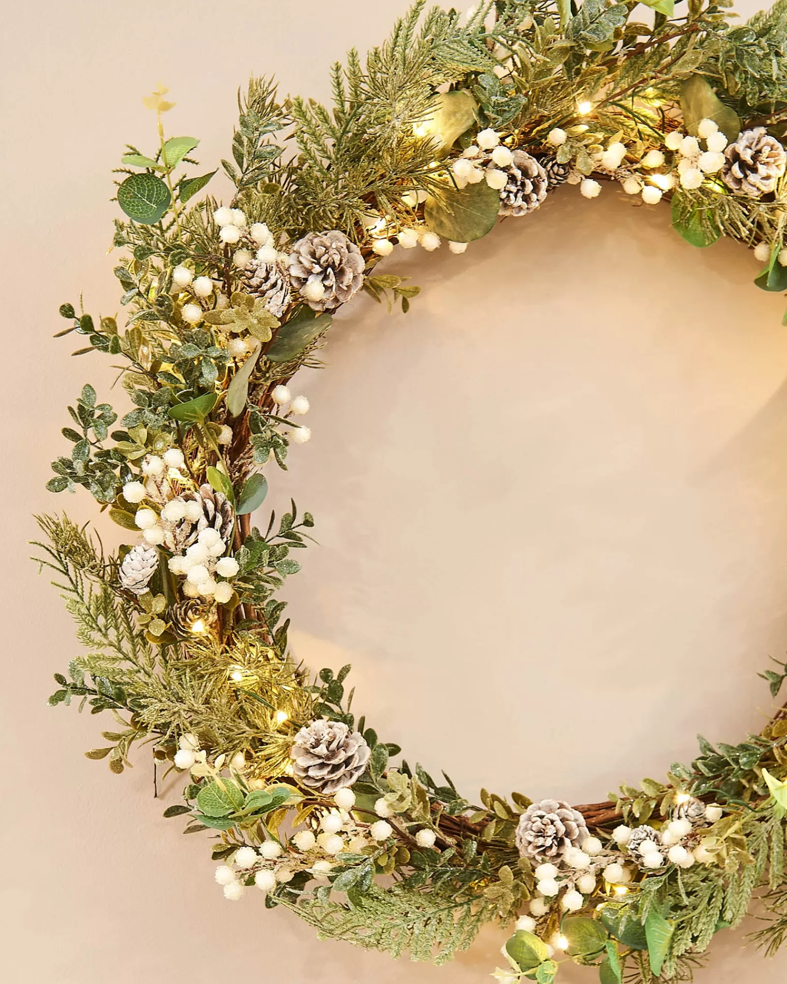 WeRChristmas Decorated Wreaths | Pre Lit Wreaths^Pre-Lit Frosted Eucalyptus Wreath, 76 Cm