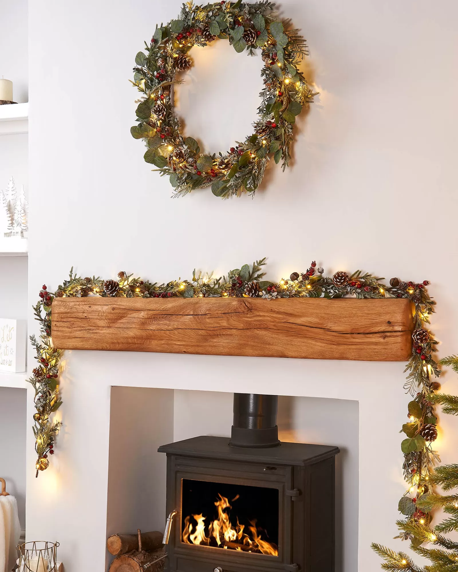 WeRChristmas Decorated Wreaths | Pre Lit Wreaths^Pre-Lit Frosted Eucalyptus Wreath, Pinecones & Berries, 76 Cm