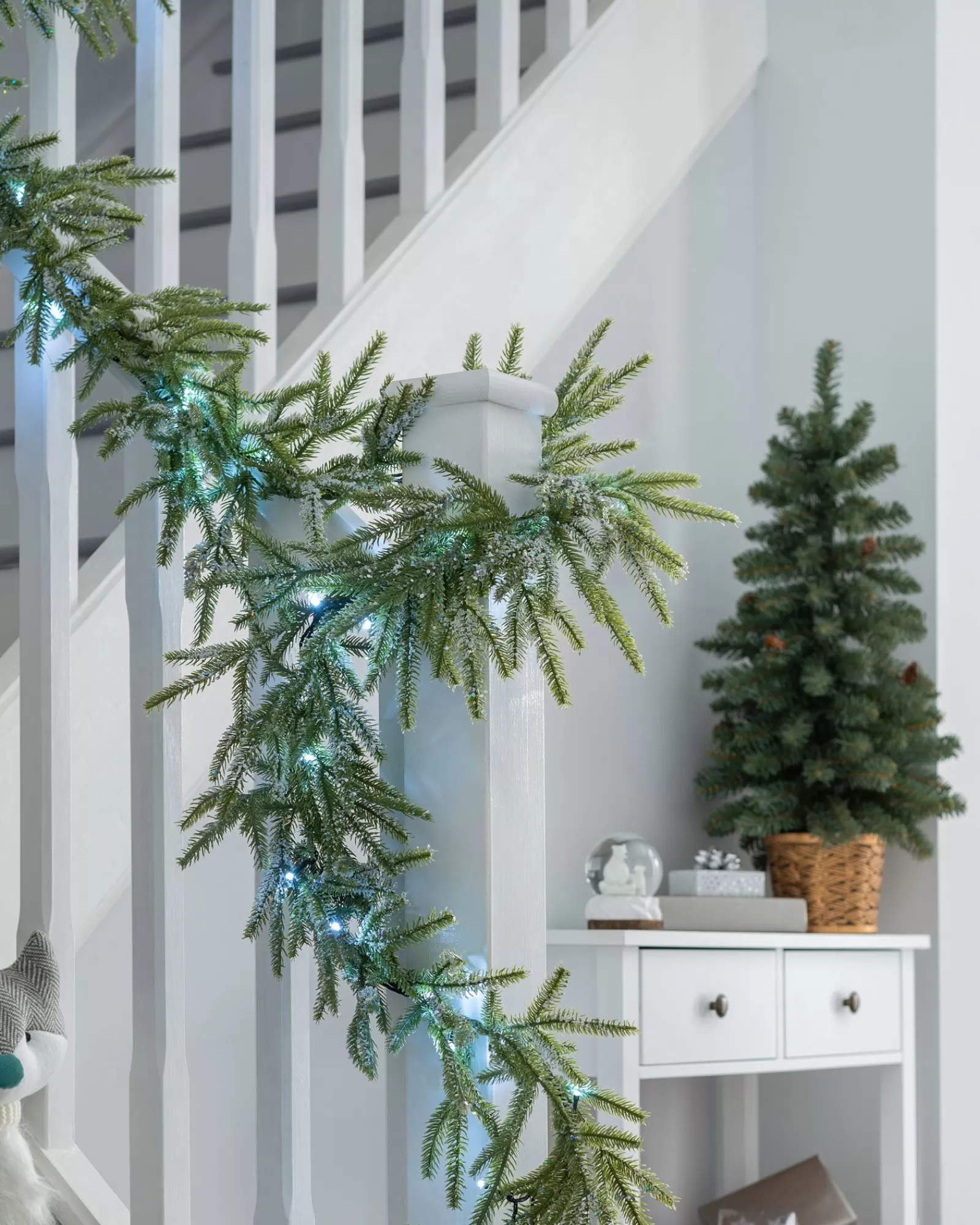 WeRChristmas Snow Flocked Garlands | Decorated Garlands^Pre-Lit Frosted Fir Garland, 9 Ft