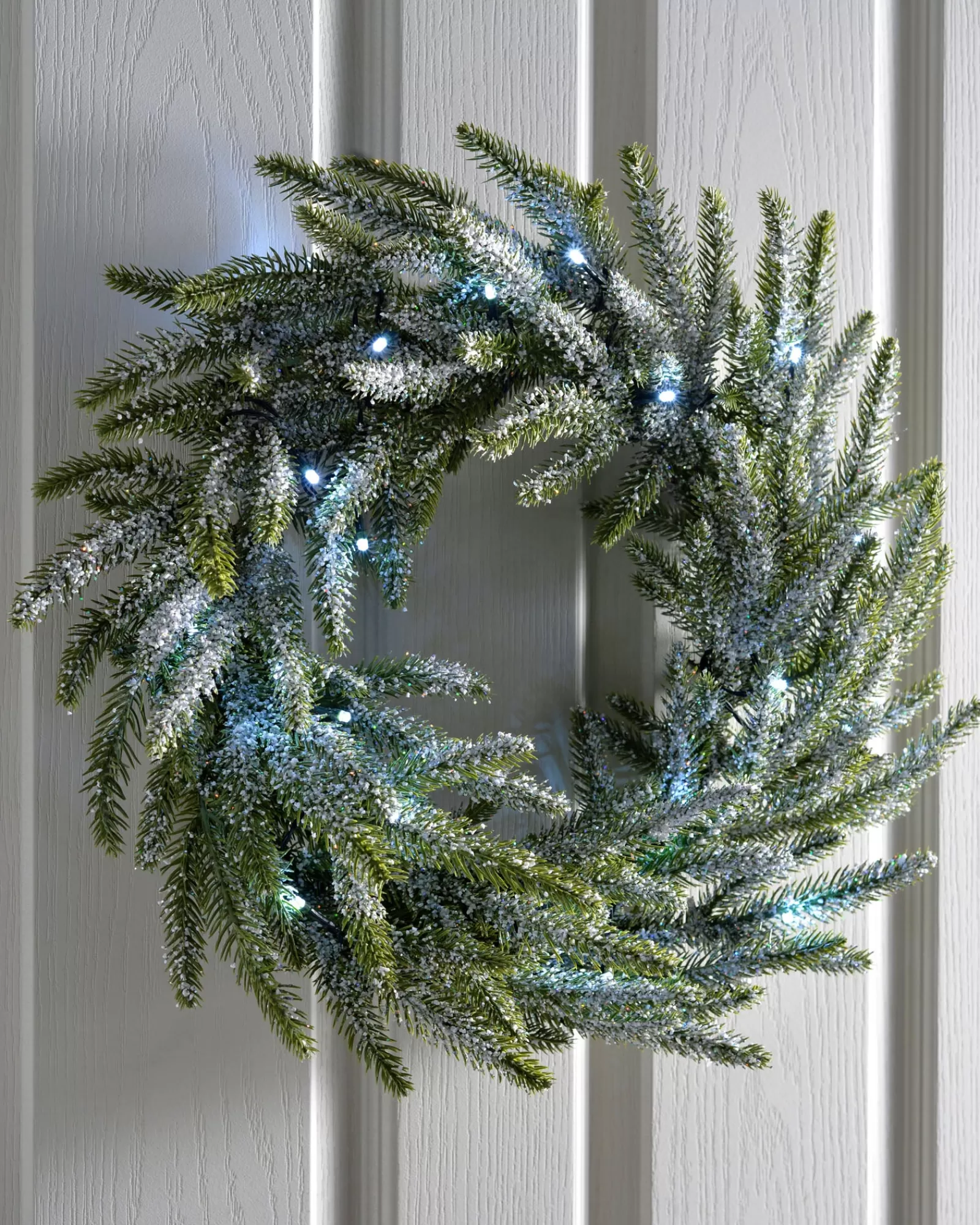 WeRChristmas Plain Wreaths | Pre Lit Wreaths^Pre-Lit Frosted Fir Wreath, 50 Cm