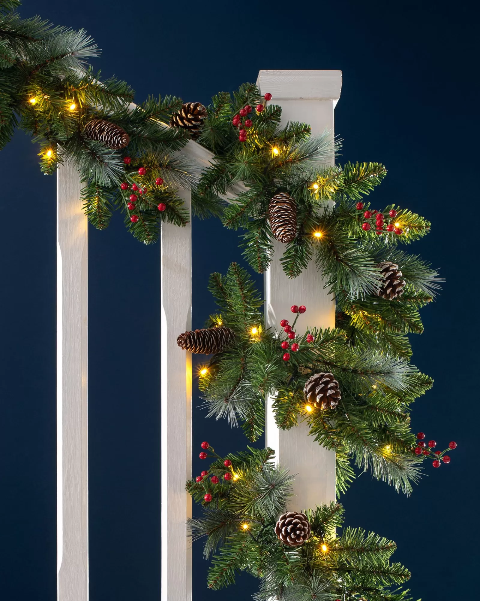 WeRChristmas Decorated Garlands | Pre Lit Garlands^Pre-Lit Frosted Garland, Pinecones & Berries, 9 Ft