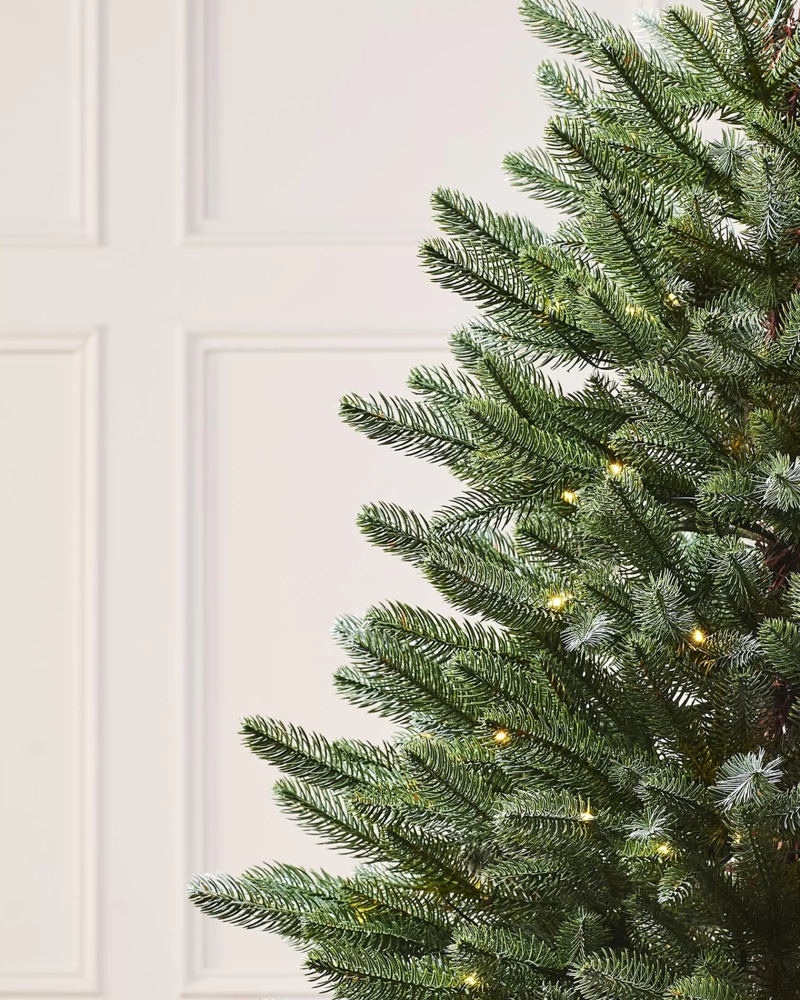 WeRChristmas Budget Christmas Trees | Potted Christmas Trees^Pre-Lit Frosted Potted Christmas Tree, 3.5 Ft